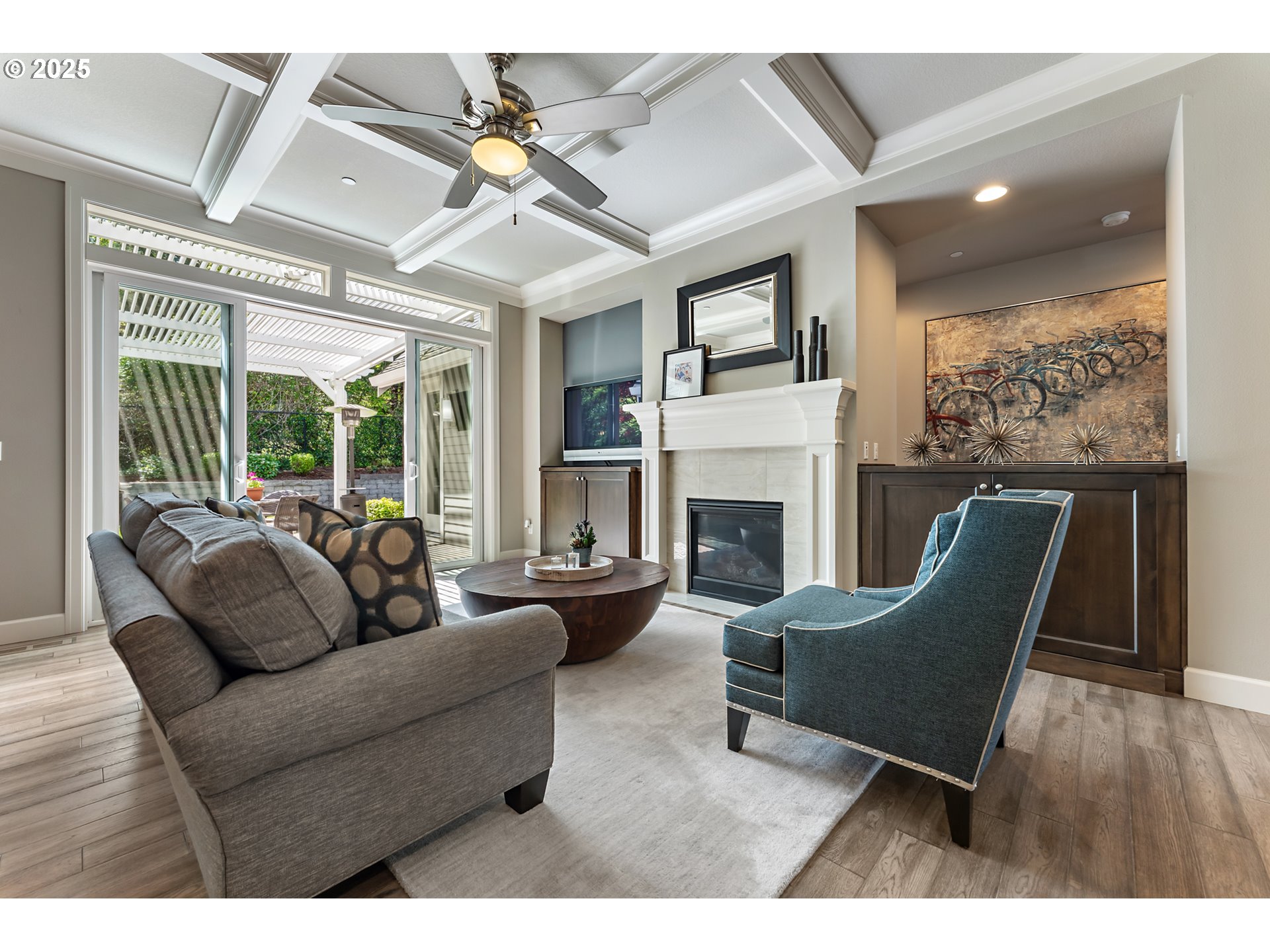 906 CEDAR ST