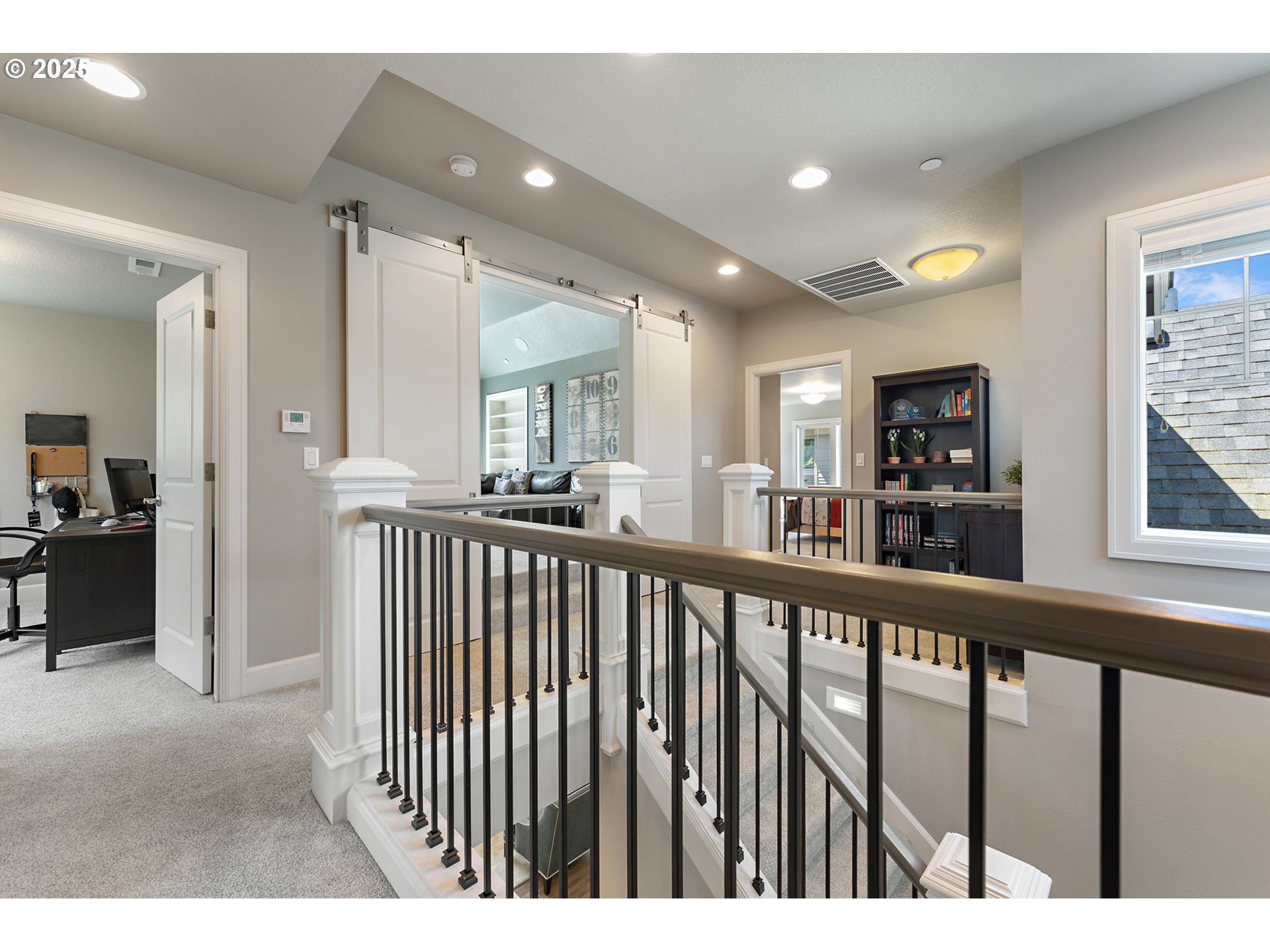 906 CEDAR ST