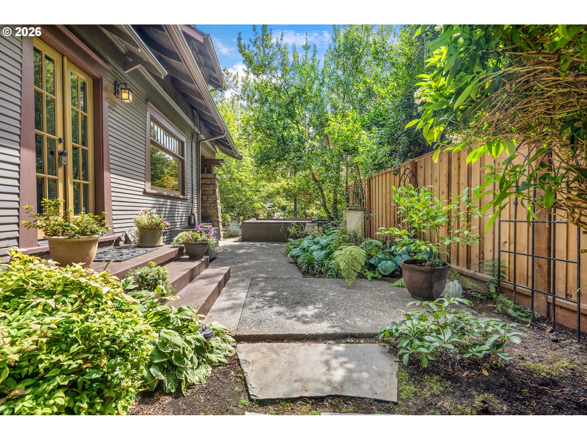 2537 NE 18TH AVE
