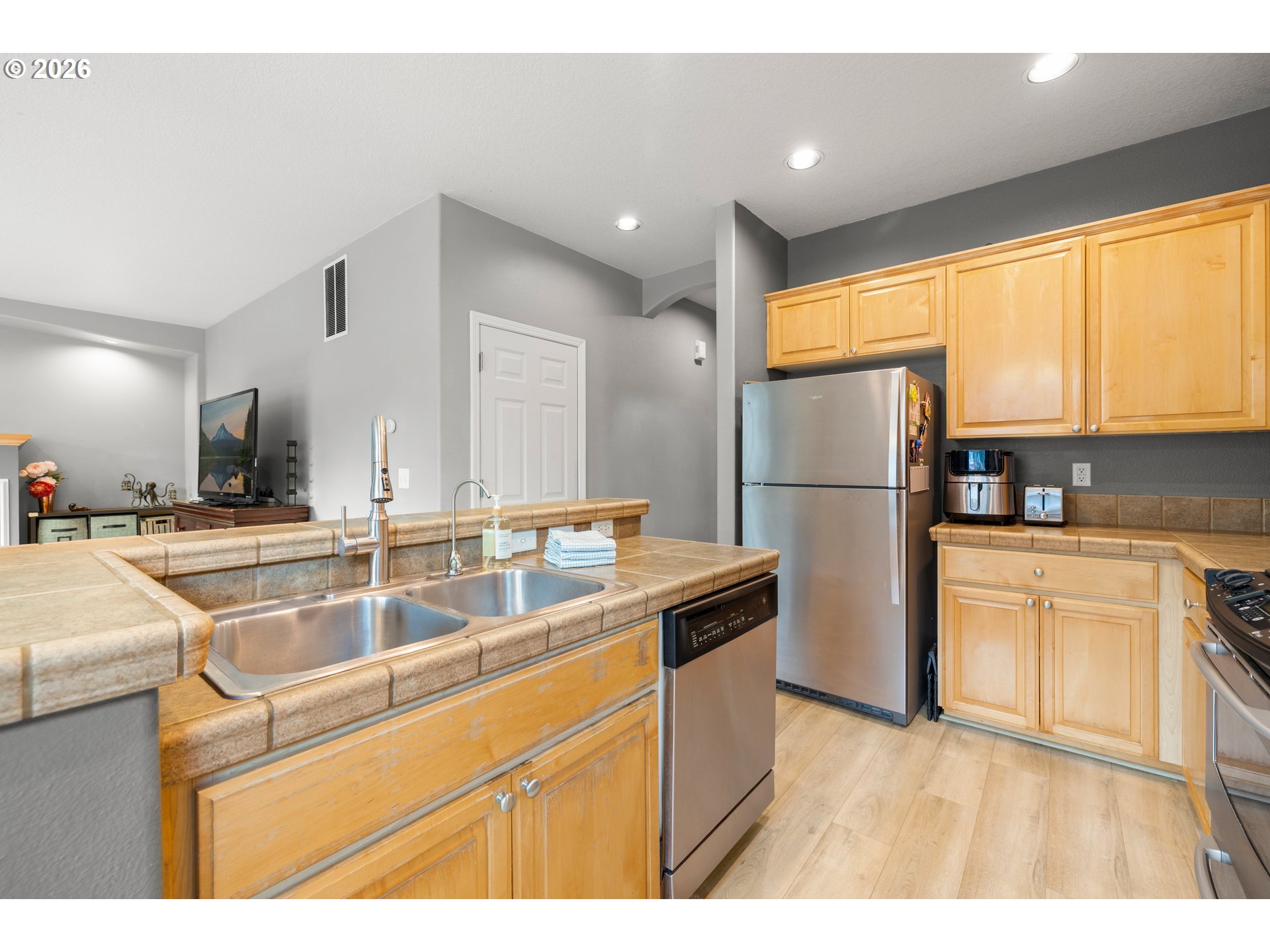 1079 SE PORTLANDIA AVE