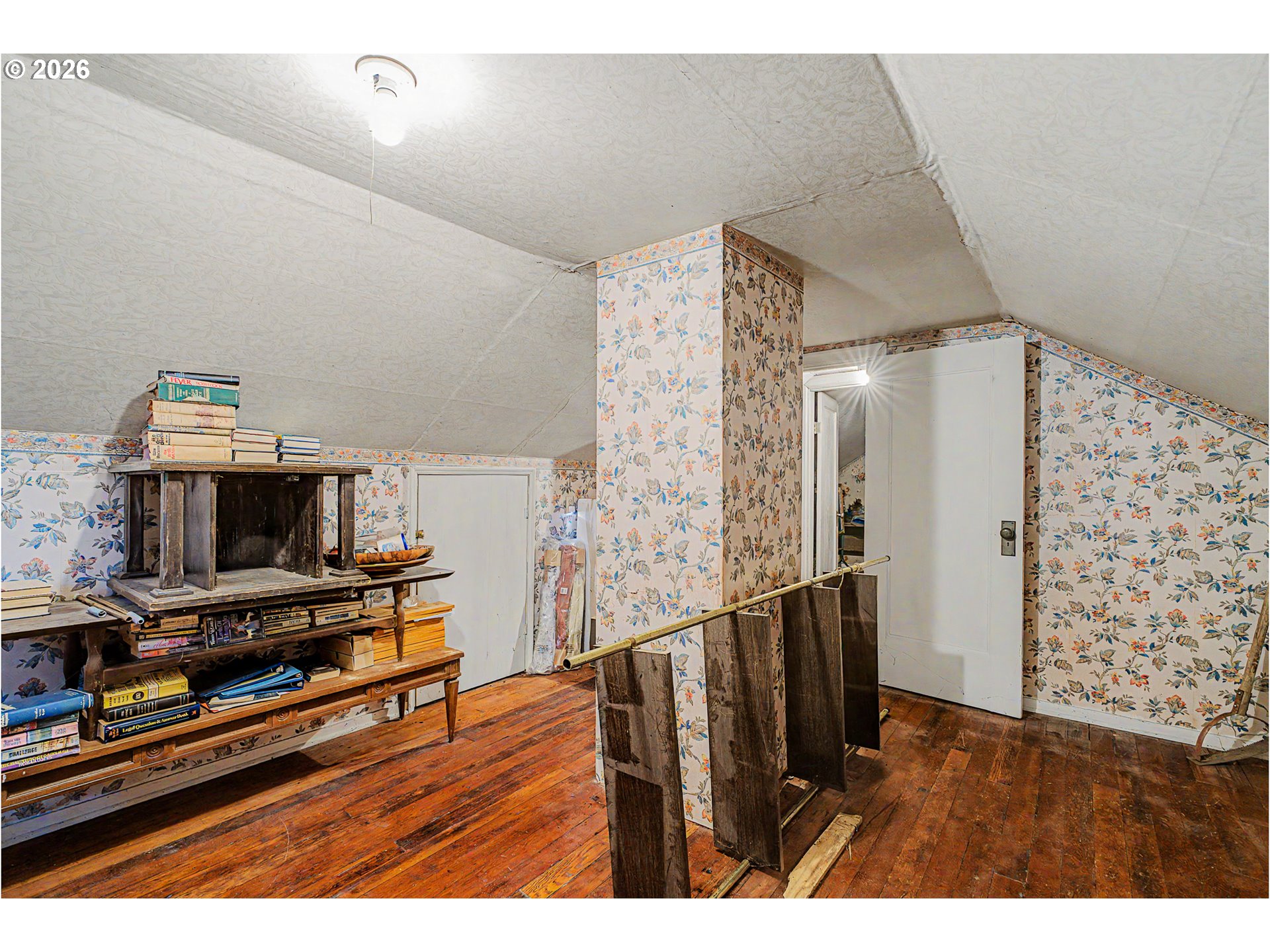 895 ELMA AVE SE