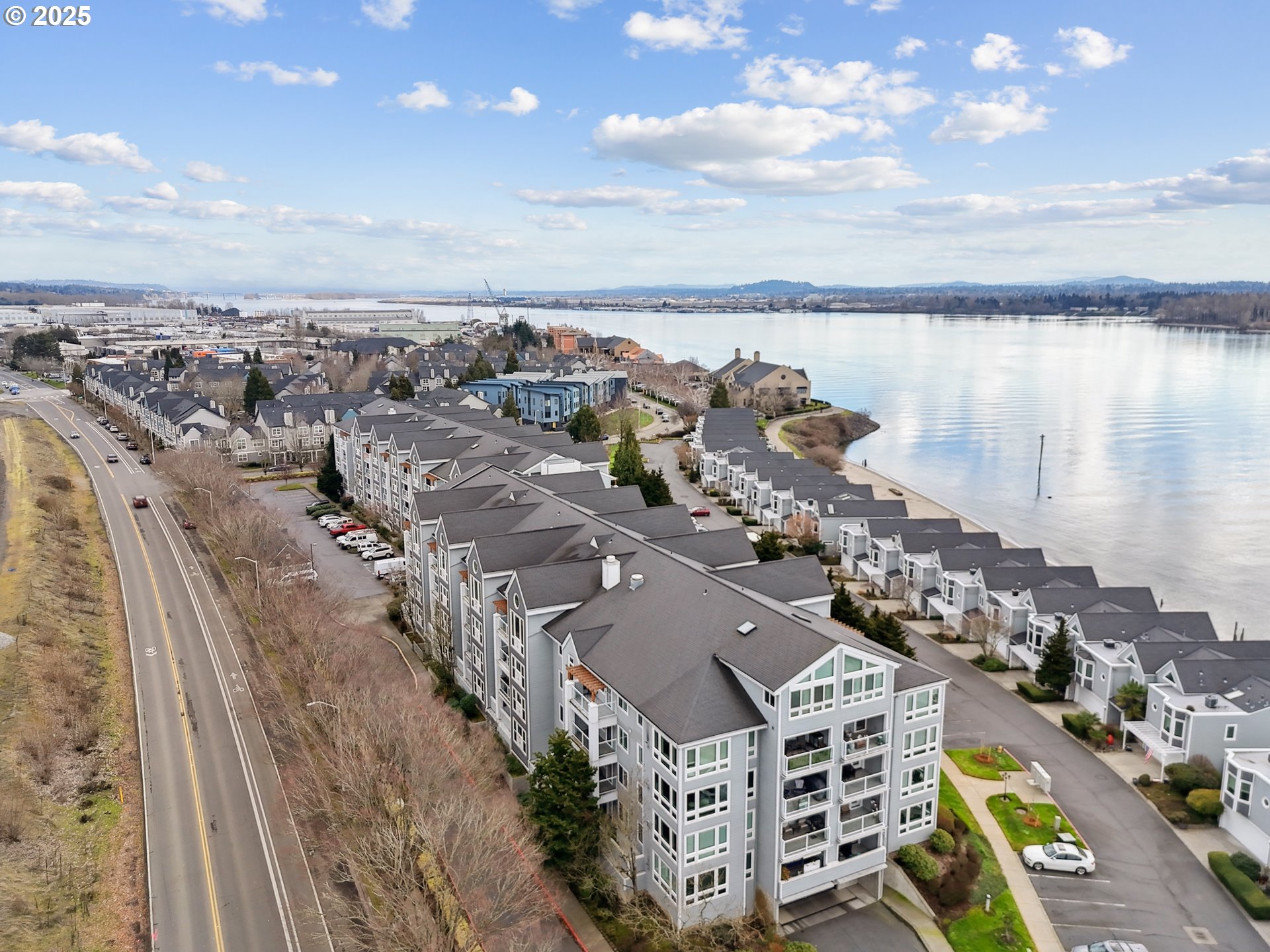 520 SE COLUMBIA RIVER DR 124