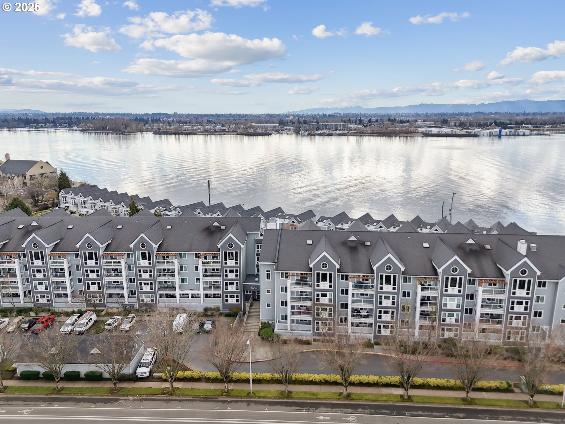 520 SE COLUMBIA RIVER DR 124