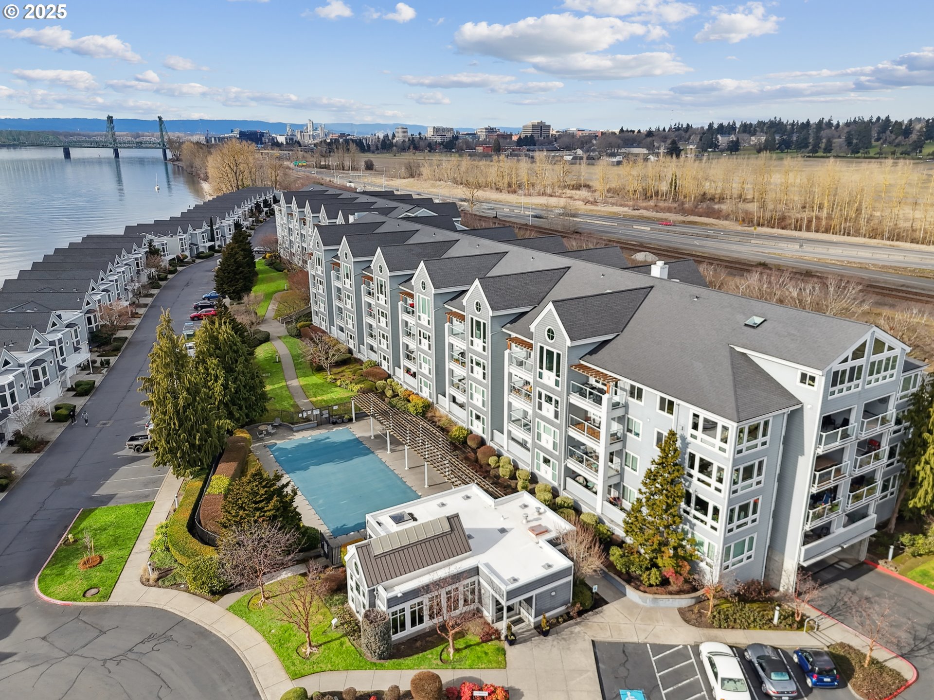 520 SE COLUMBIA RIVER DR 124