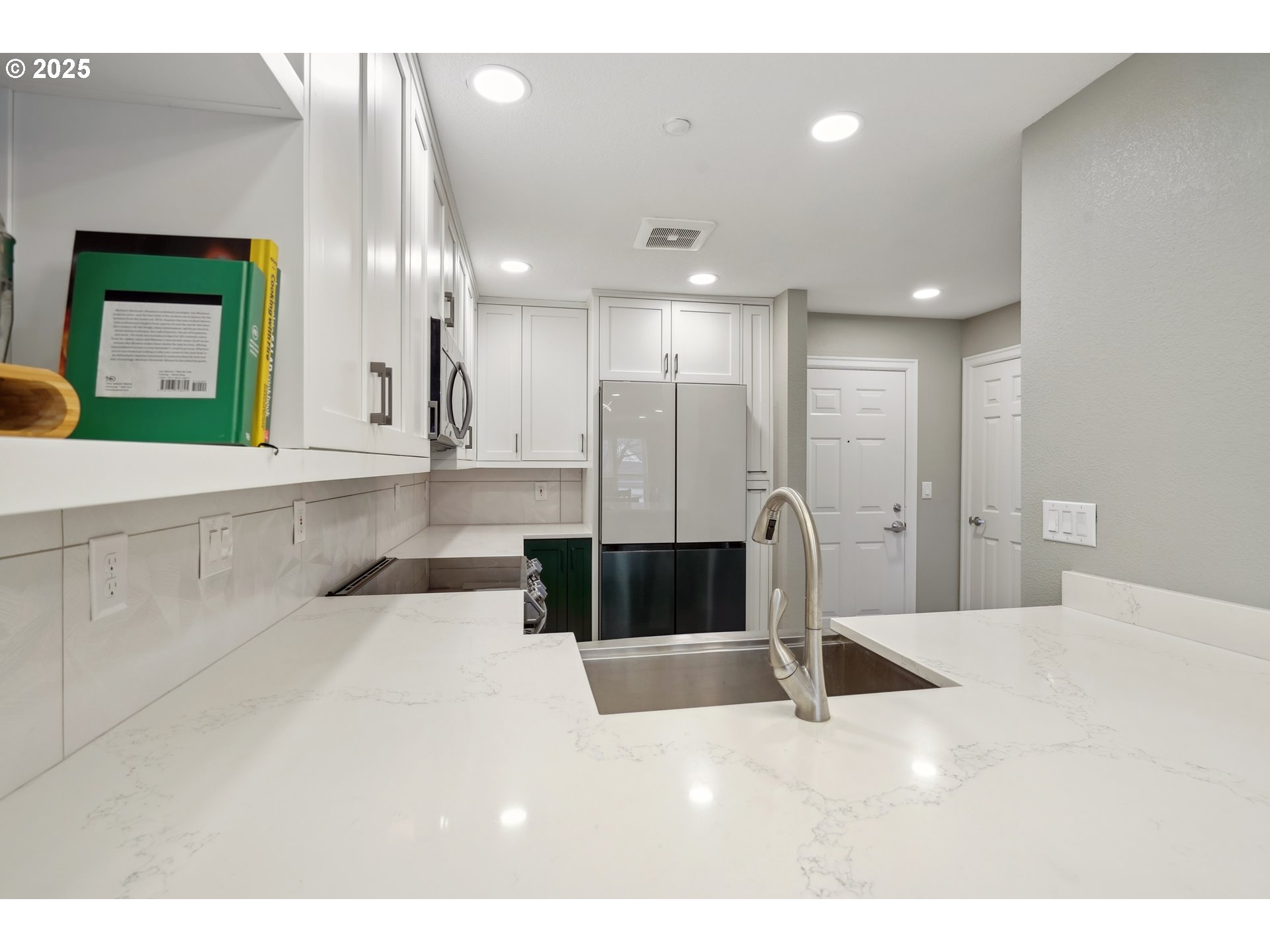 520 SE COLUMBIA RIVER DR 124