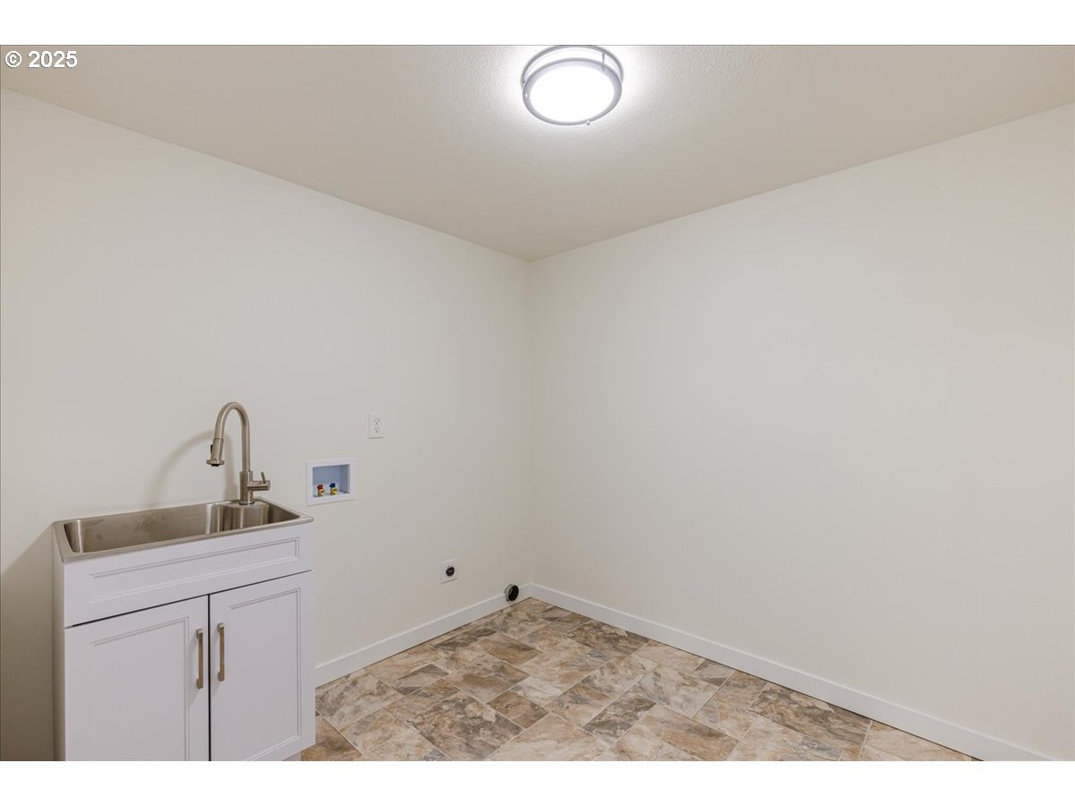 9330 SE SUN CREST DR