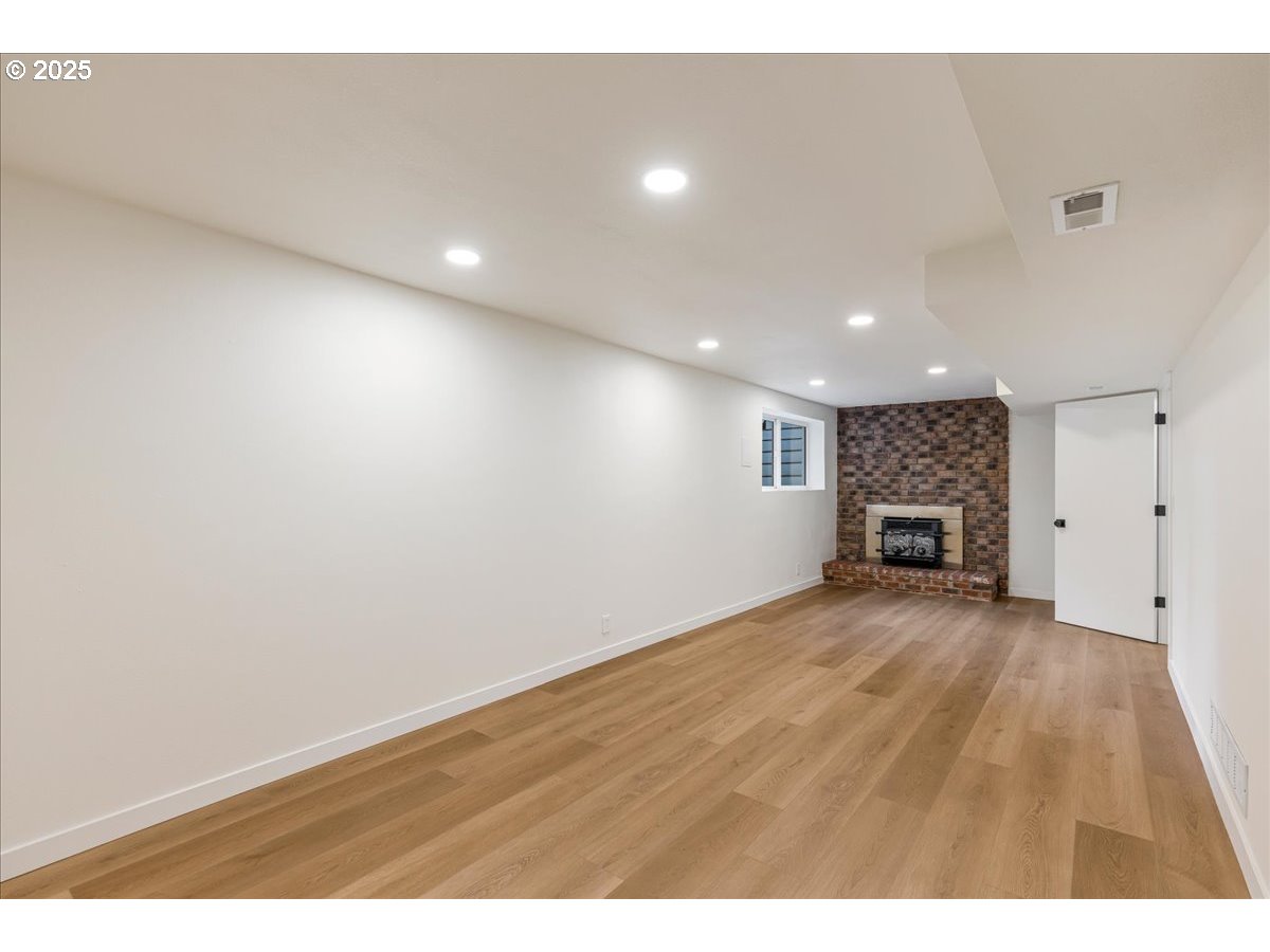 9330 SE SUN CREST DR