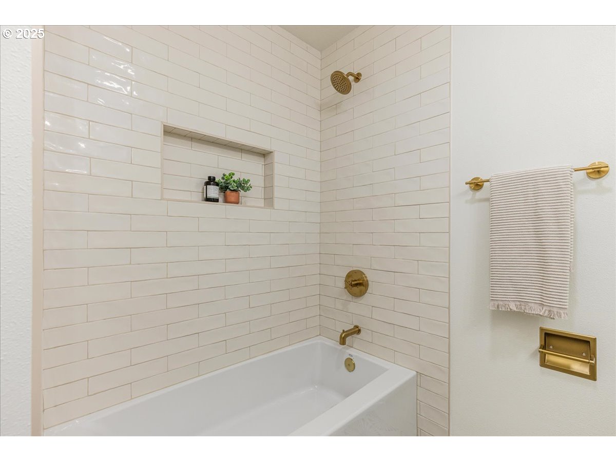 9330 SE SUN CREST DR