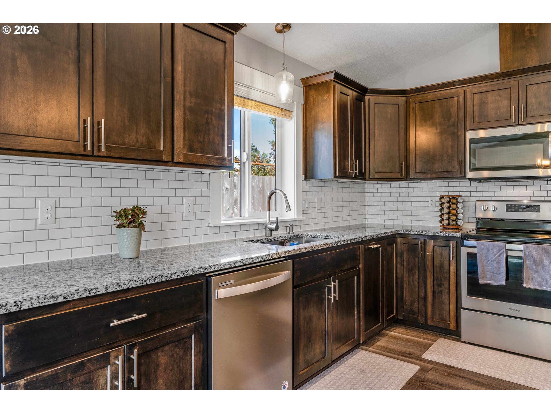 1087 BAXTER RD SE