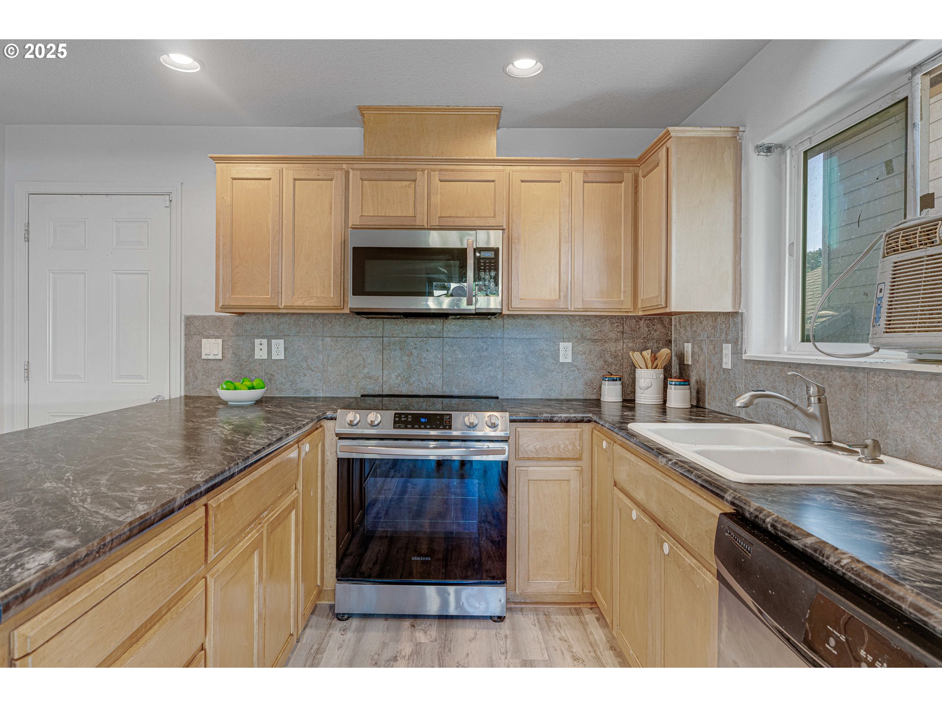 59893 ETHAN LN, St. Helens