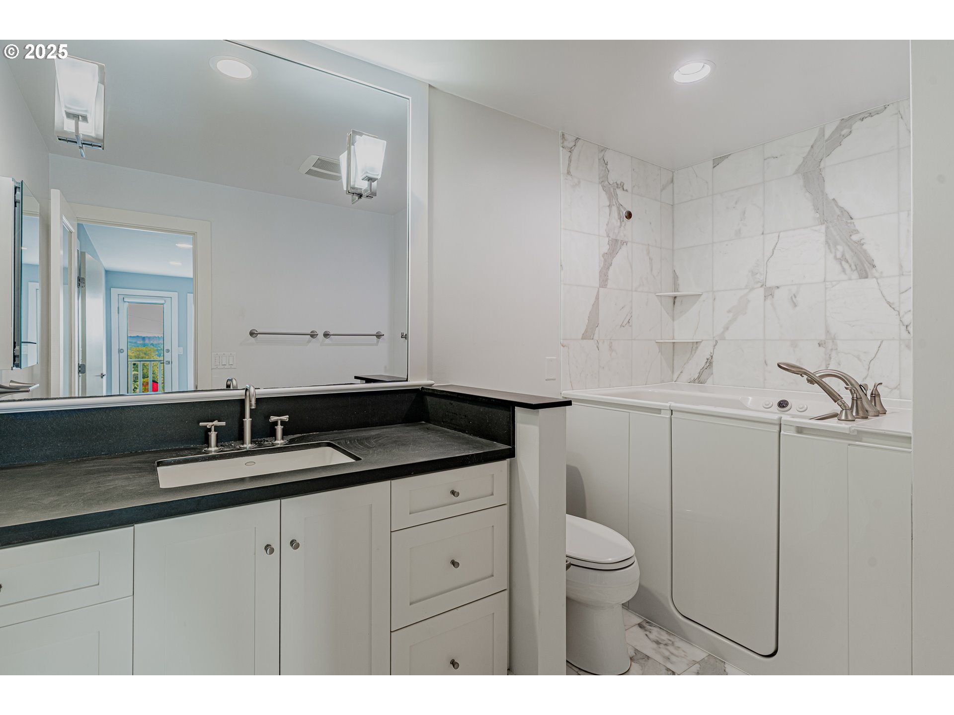 5425 SW VIEW POINT TER