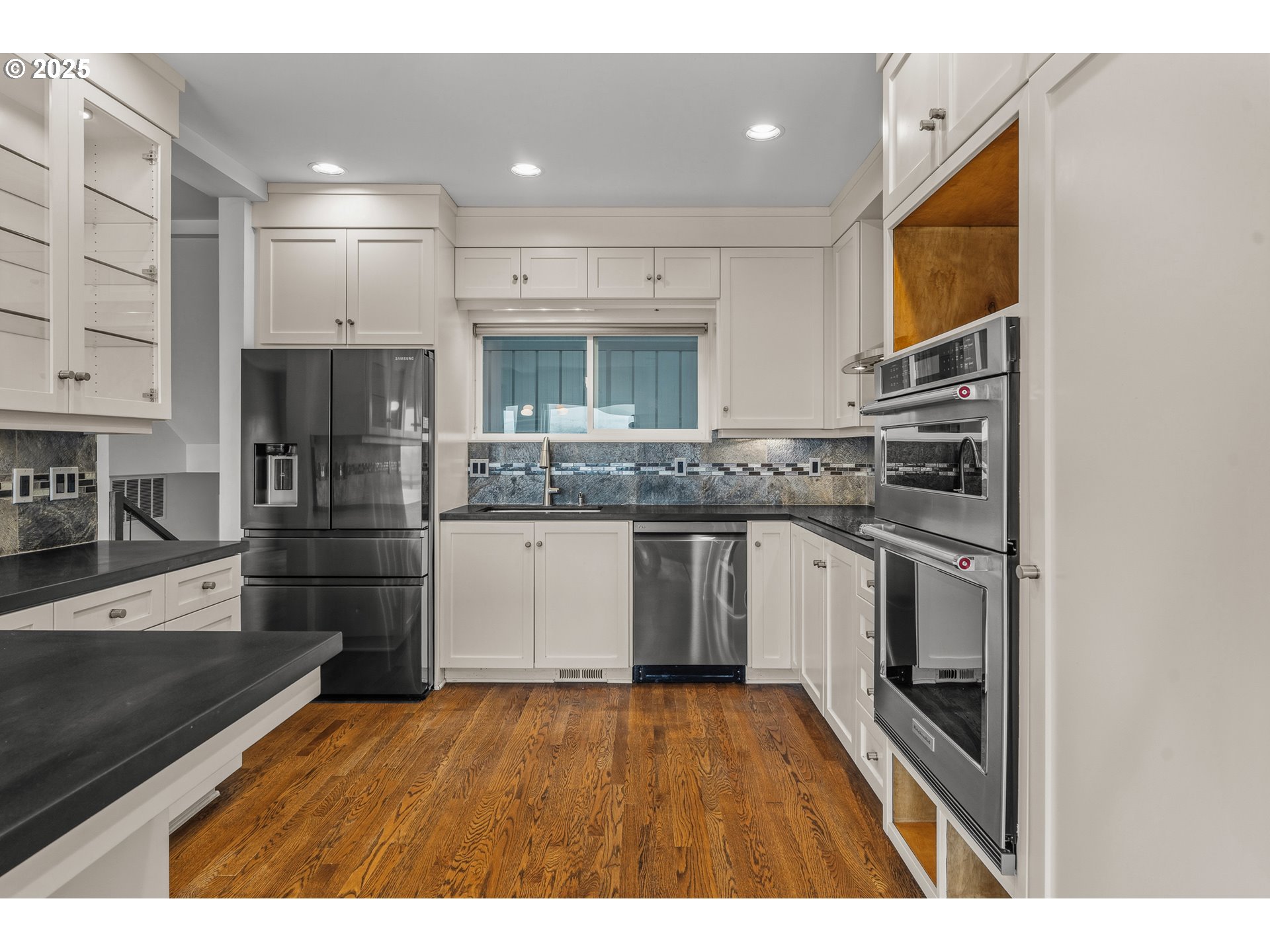 5425 SW VIEW POINT TER