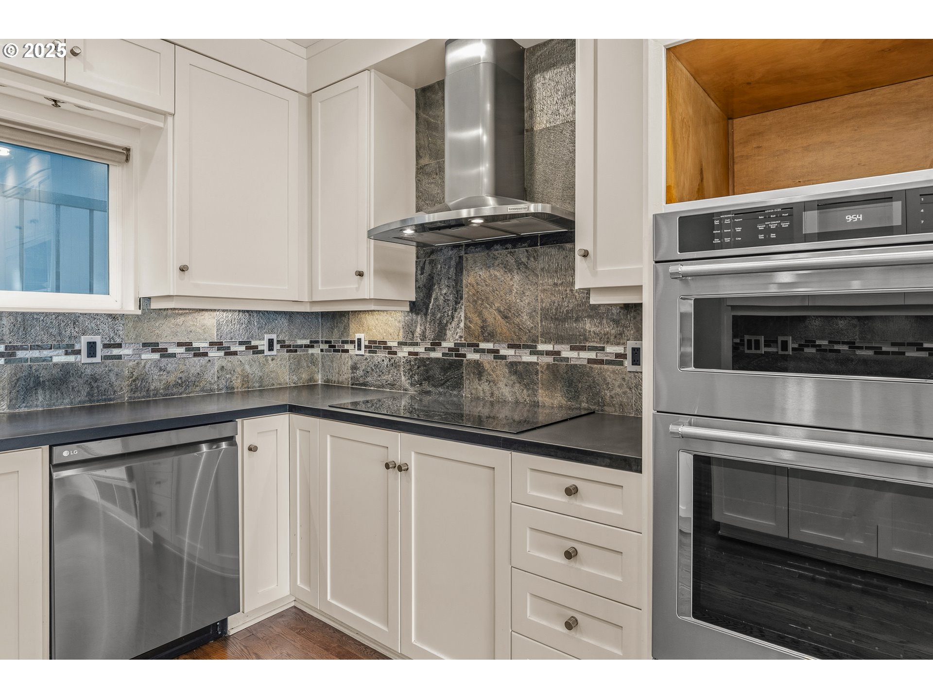 5425 SW VIEW POINT TER