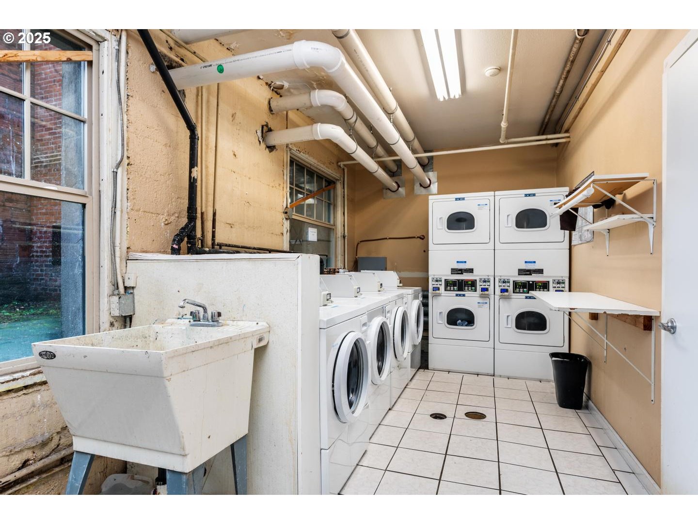 2109 NW IRVING ST 204