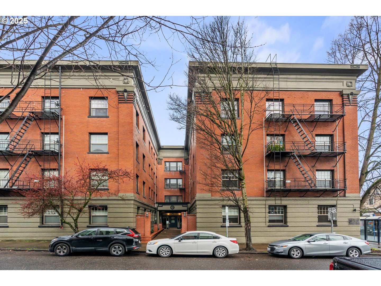 2109 NW IRVING ST 204