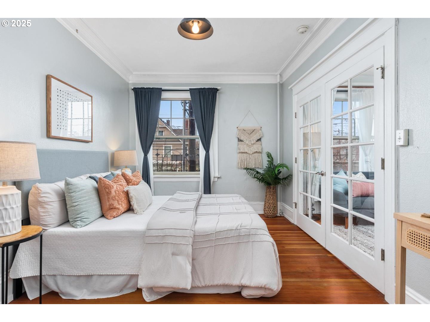 2109 NW IRVING ST 204