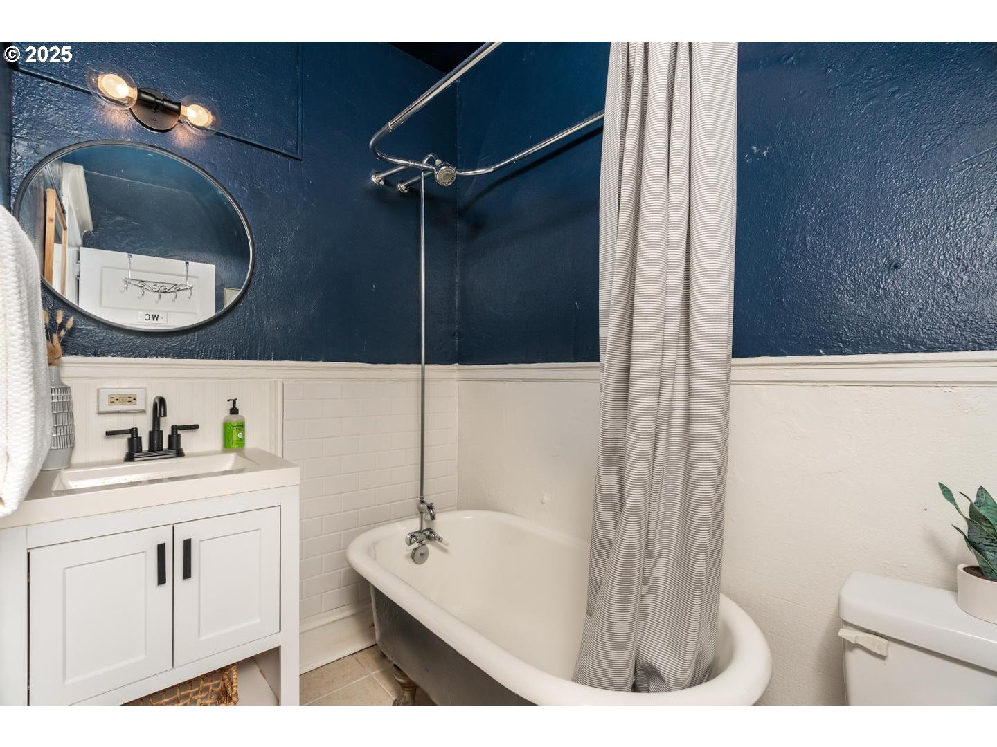 2109 NW IRVING ST 204