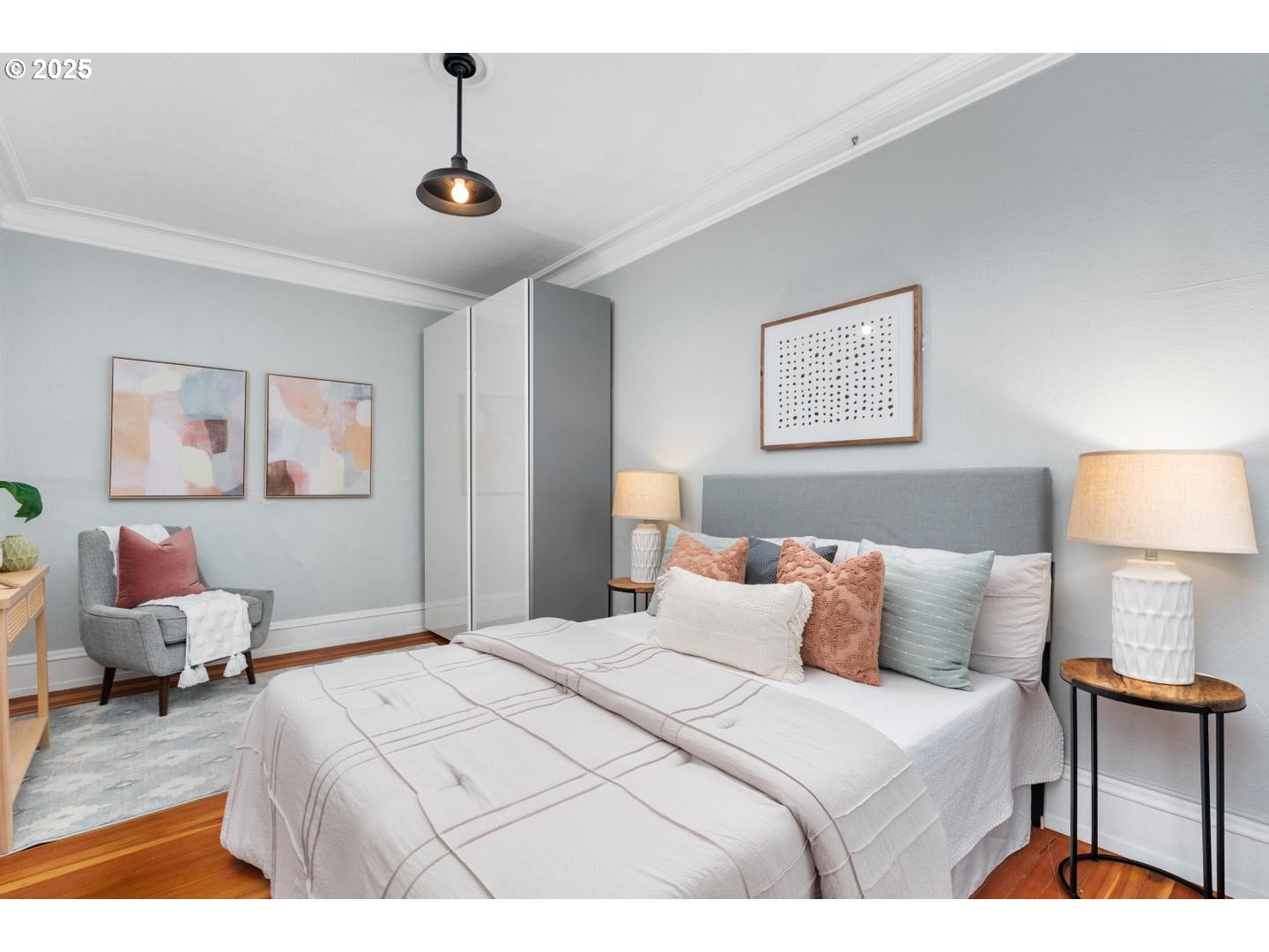 2109 NW IRVING ST 204