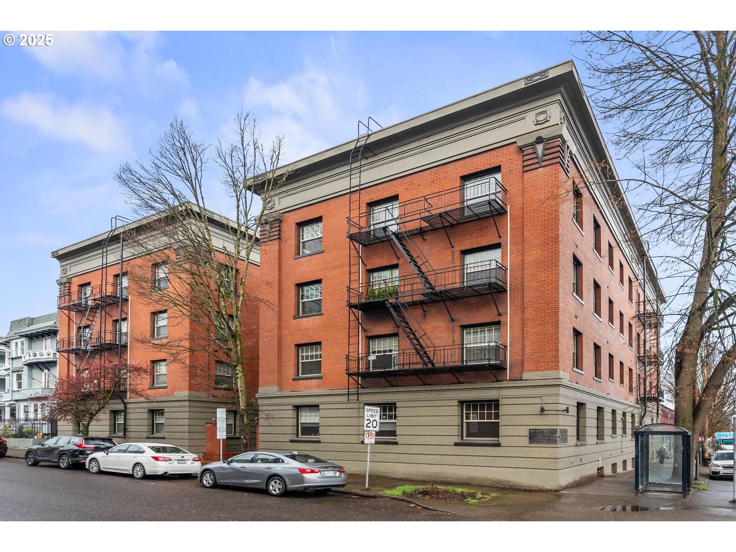 2109 NW IRVING ST 204