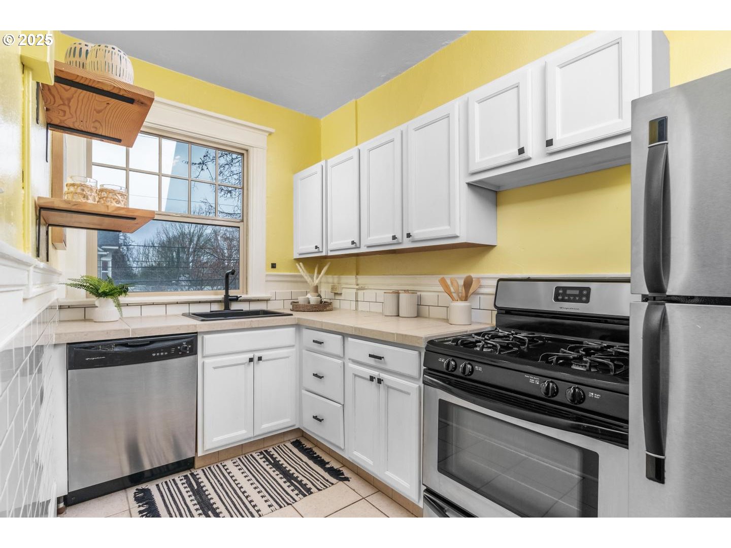 2109 NW IRVING ST 204