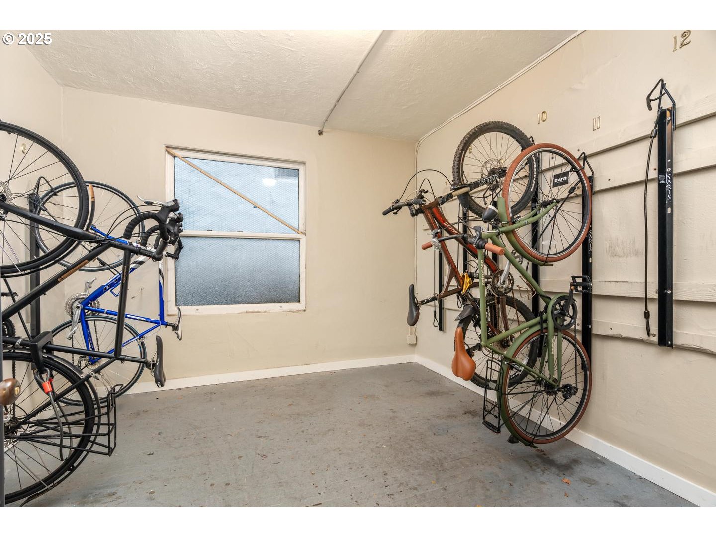 2109 NW IRVING ST 204