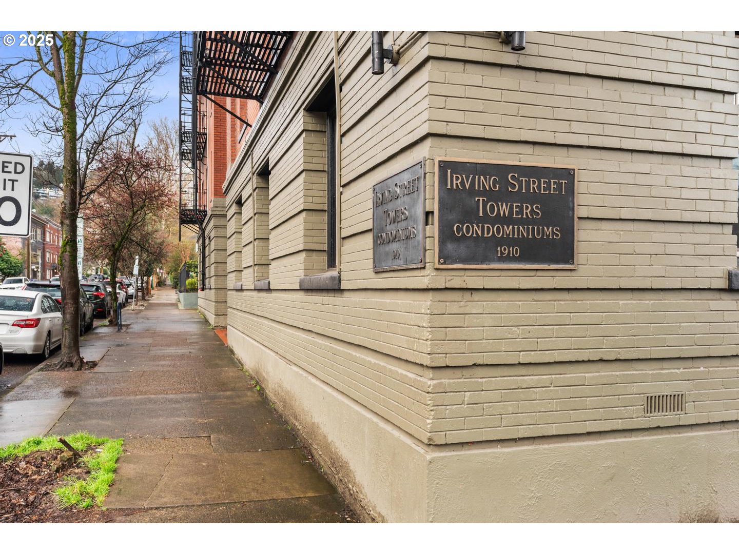 2109 NW IRVING ST 204