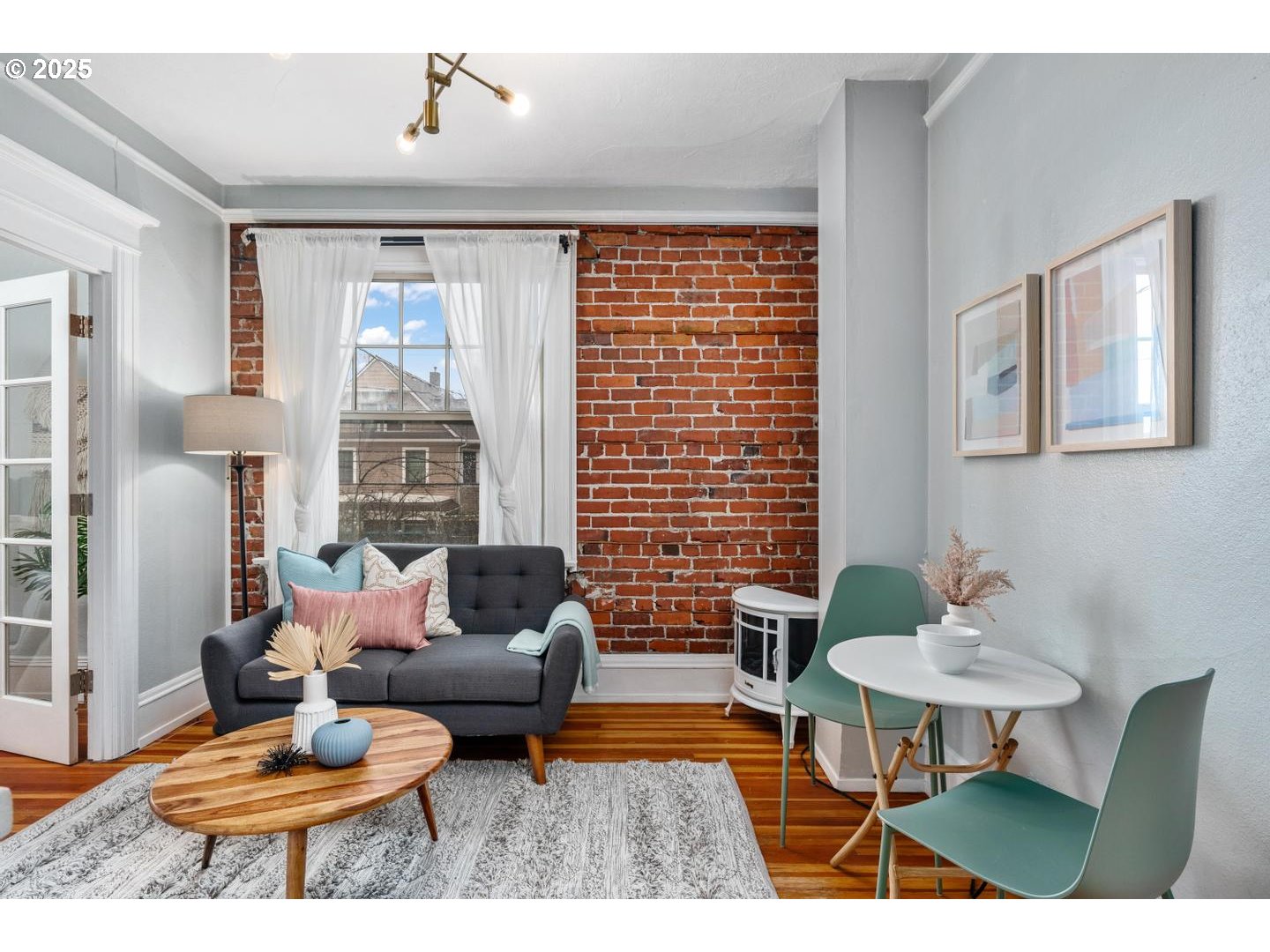 2109 NW IRVING ST 204