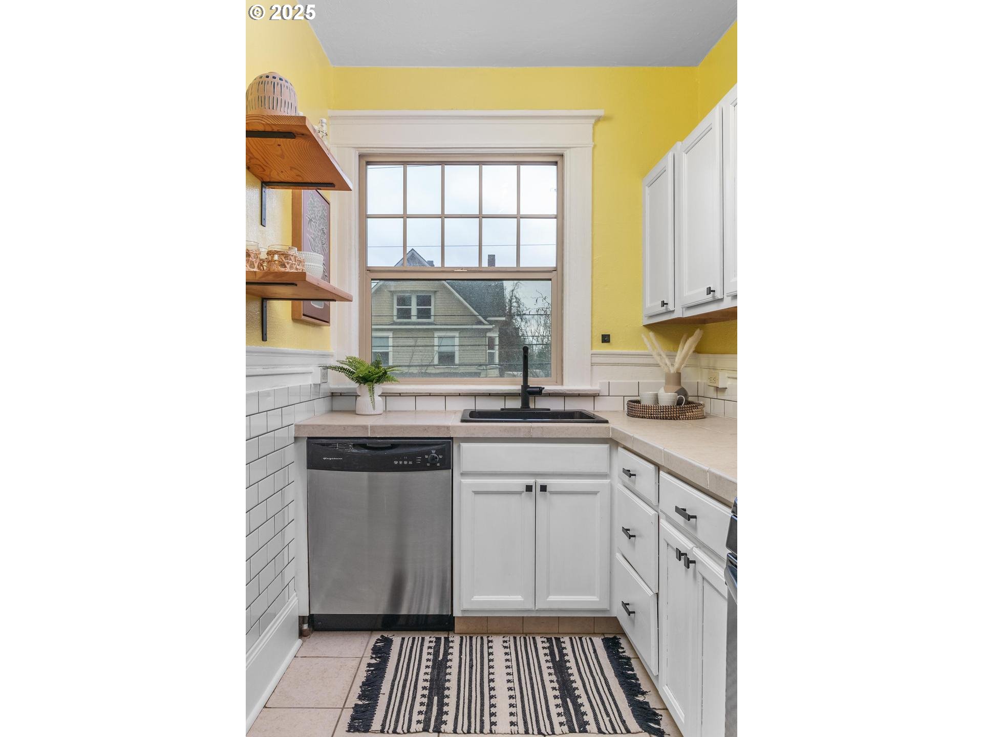 2109 NW IRVING ST 204