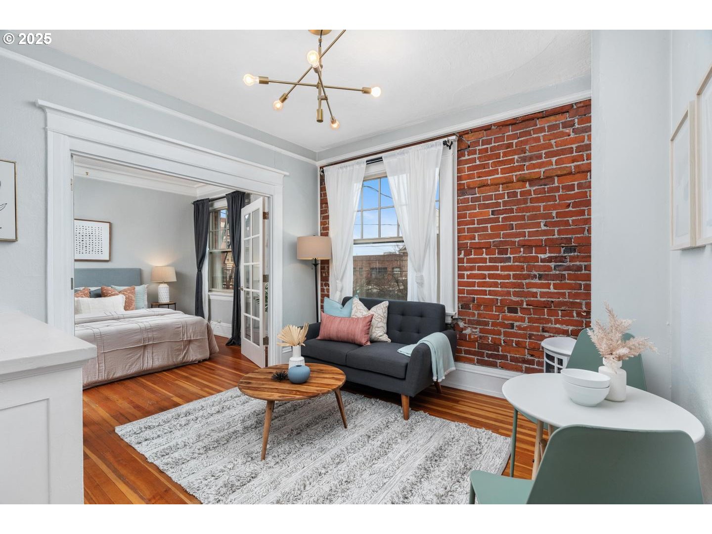 2109 NW IRVING ST 204