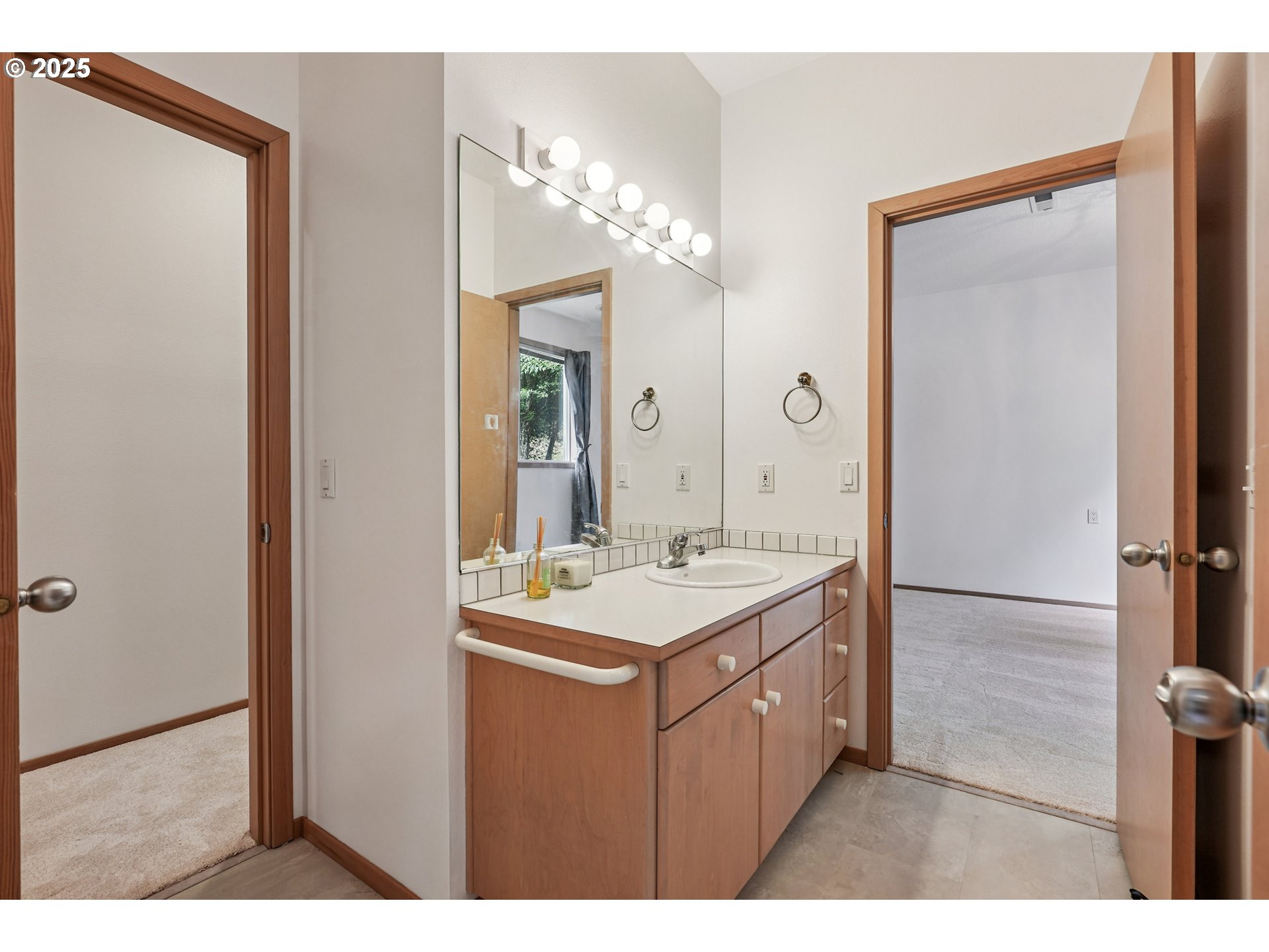 12 MONTICELLO DR