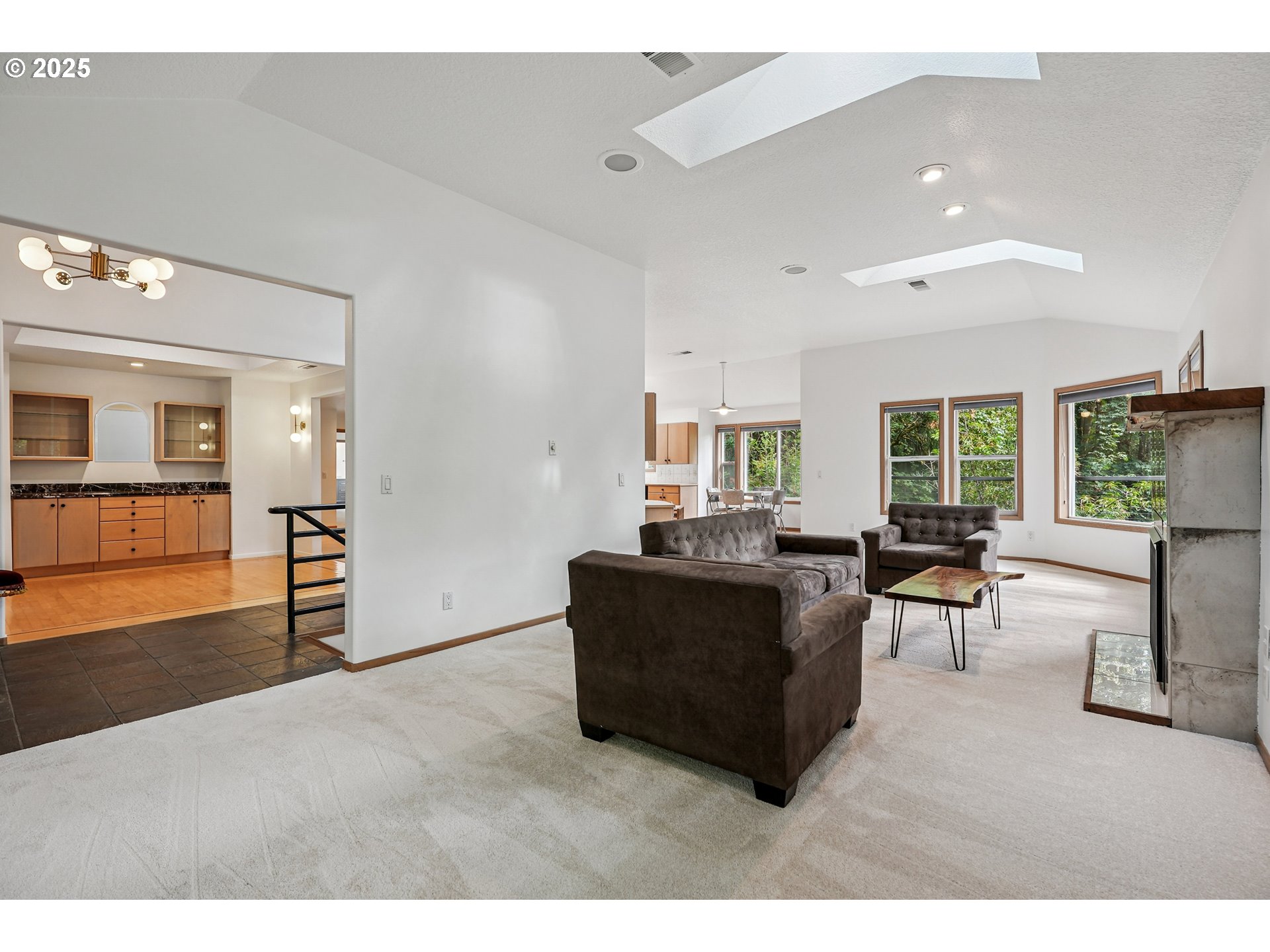 12 MONTICELLO DR
