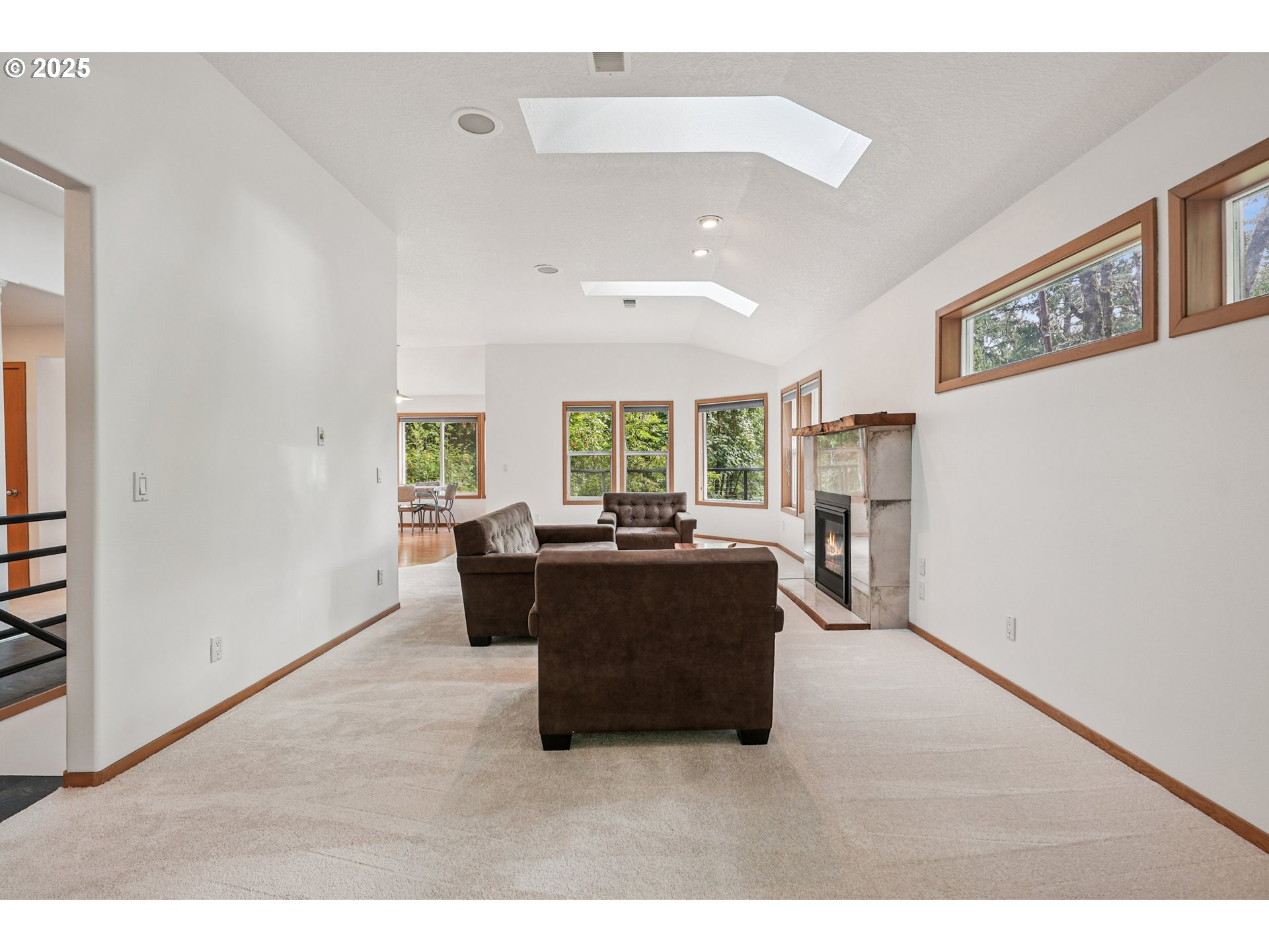 12 MONTICELLO DR