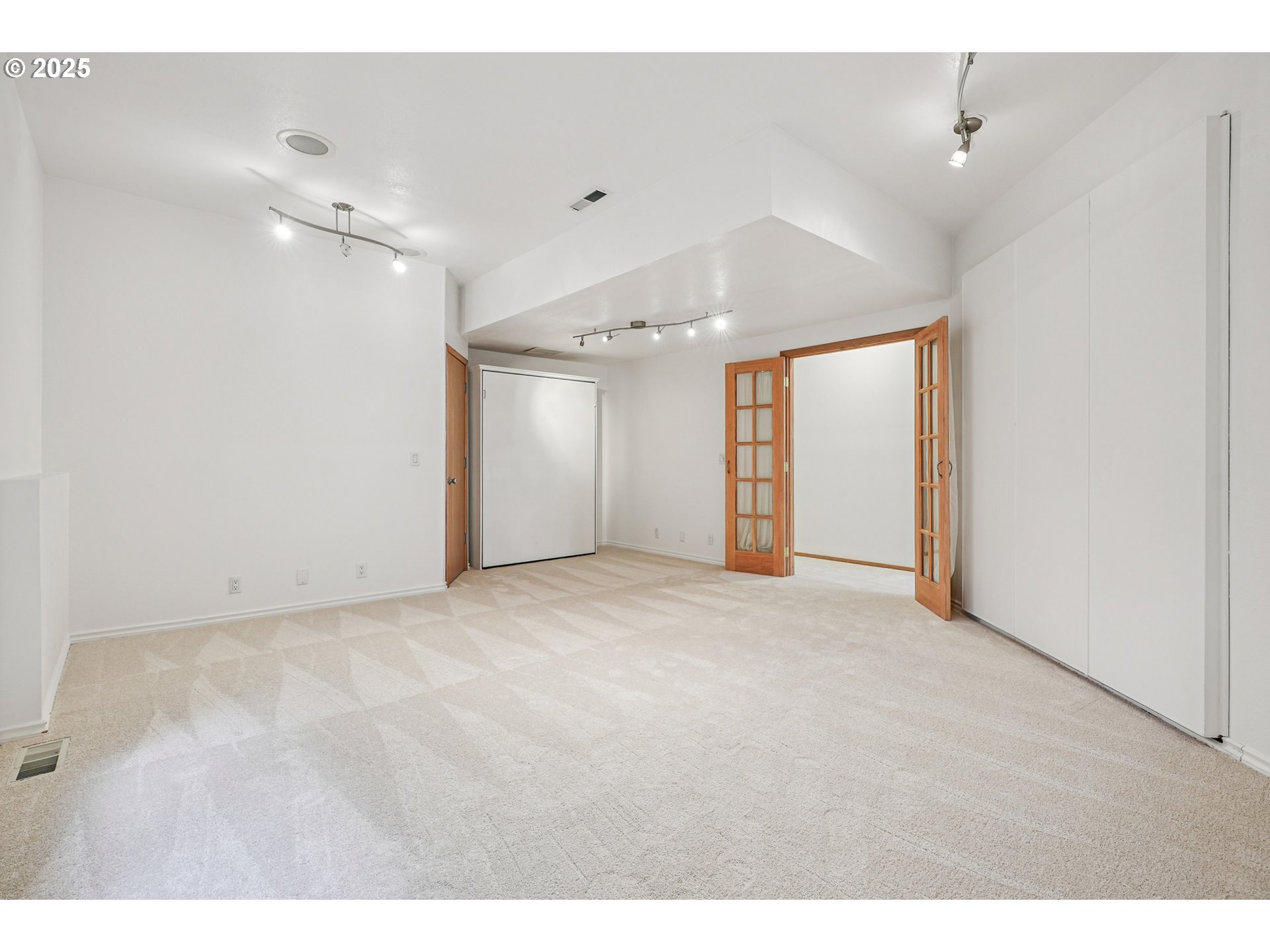 12 MONTICELLO DR