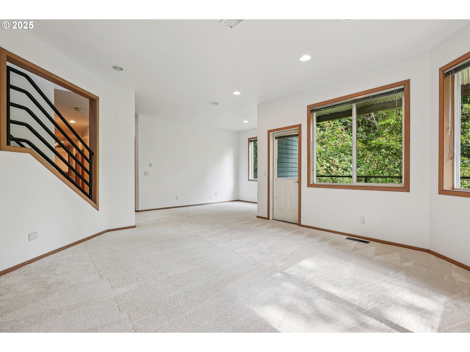 12 MONTICELLO DR