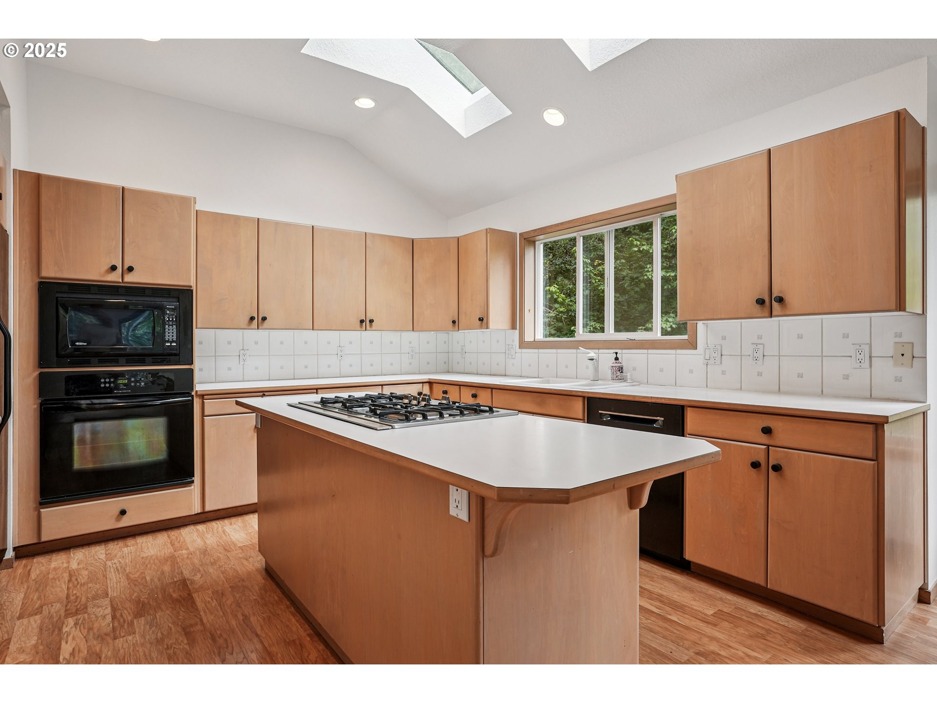 12 MONTICELLO DR
