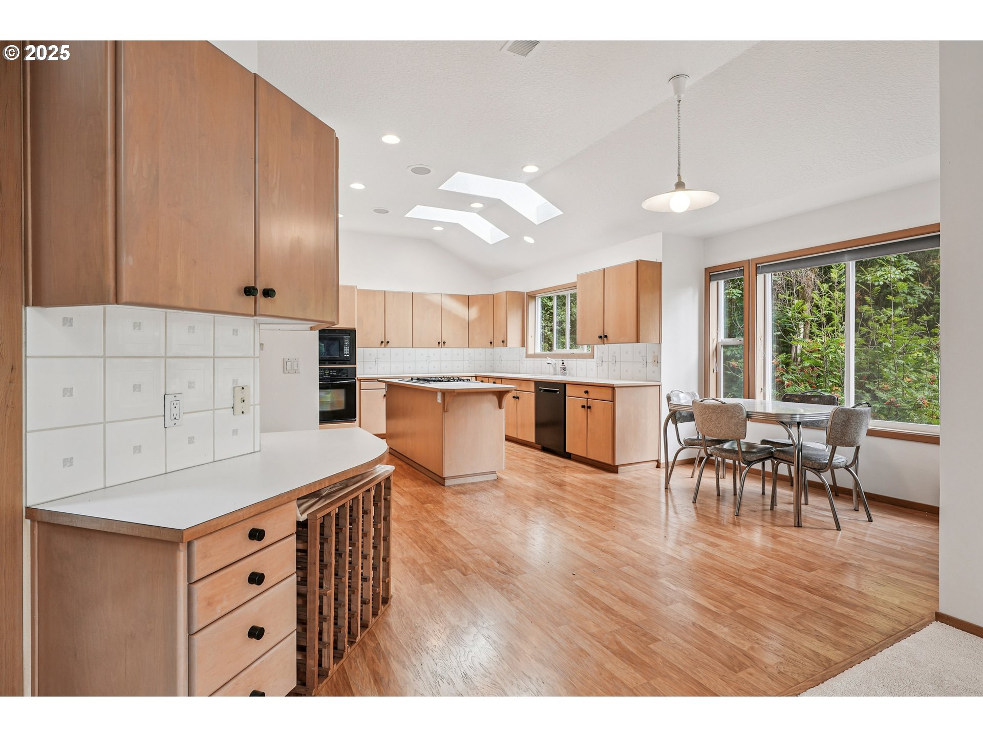 12 MONTICELLO DR