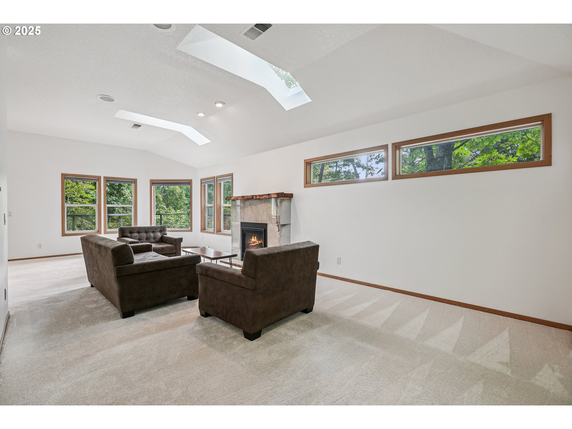 12 MONTICELLO DR