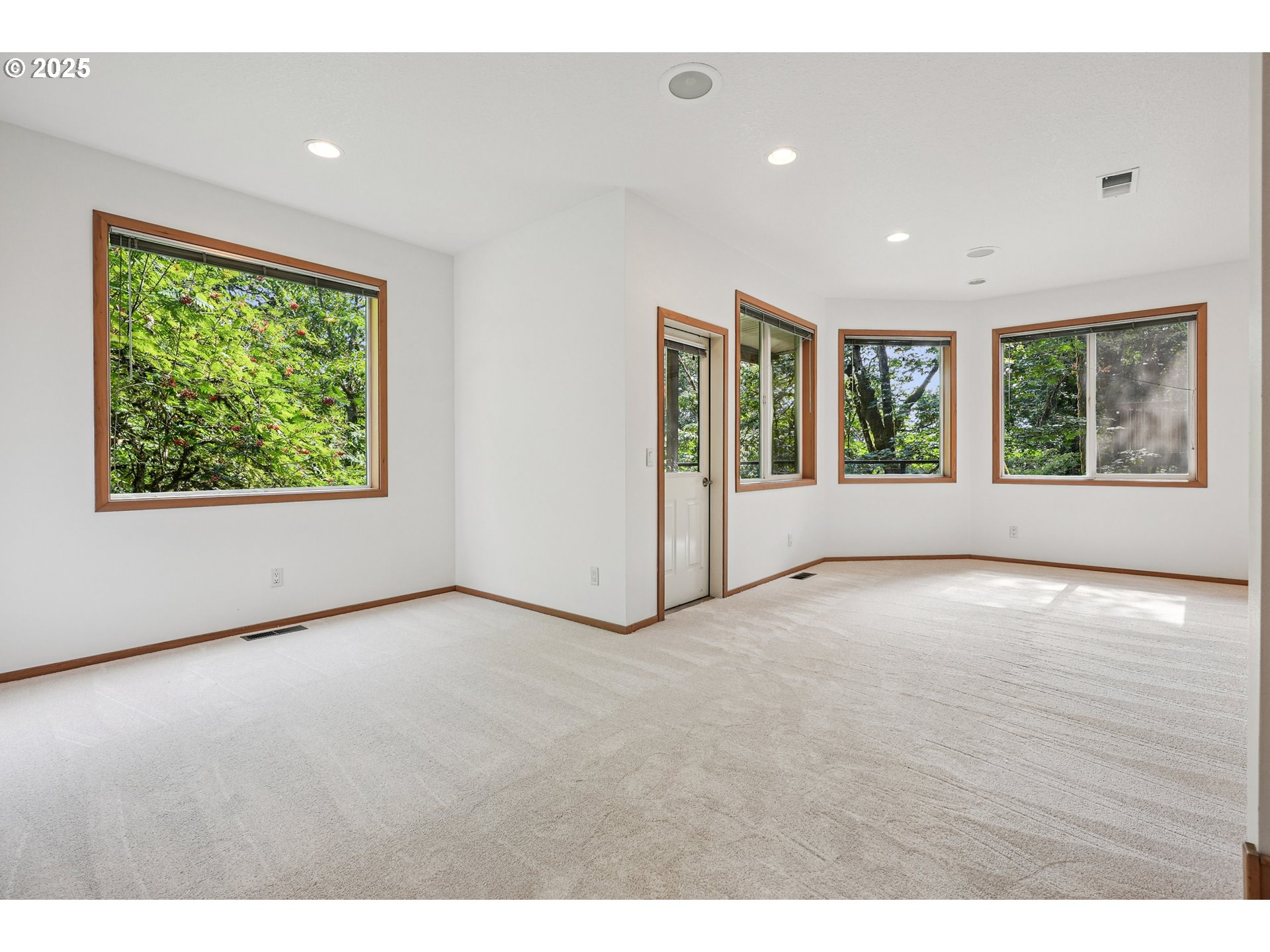12 MONTICELLO DR