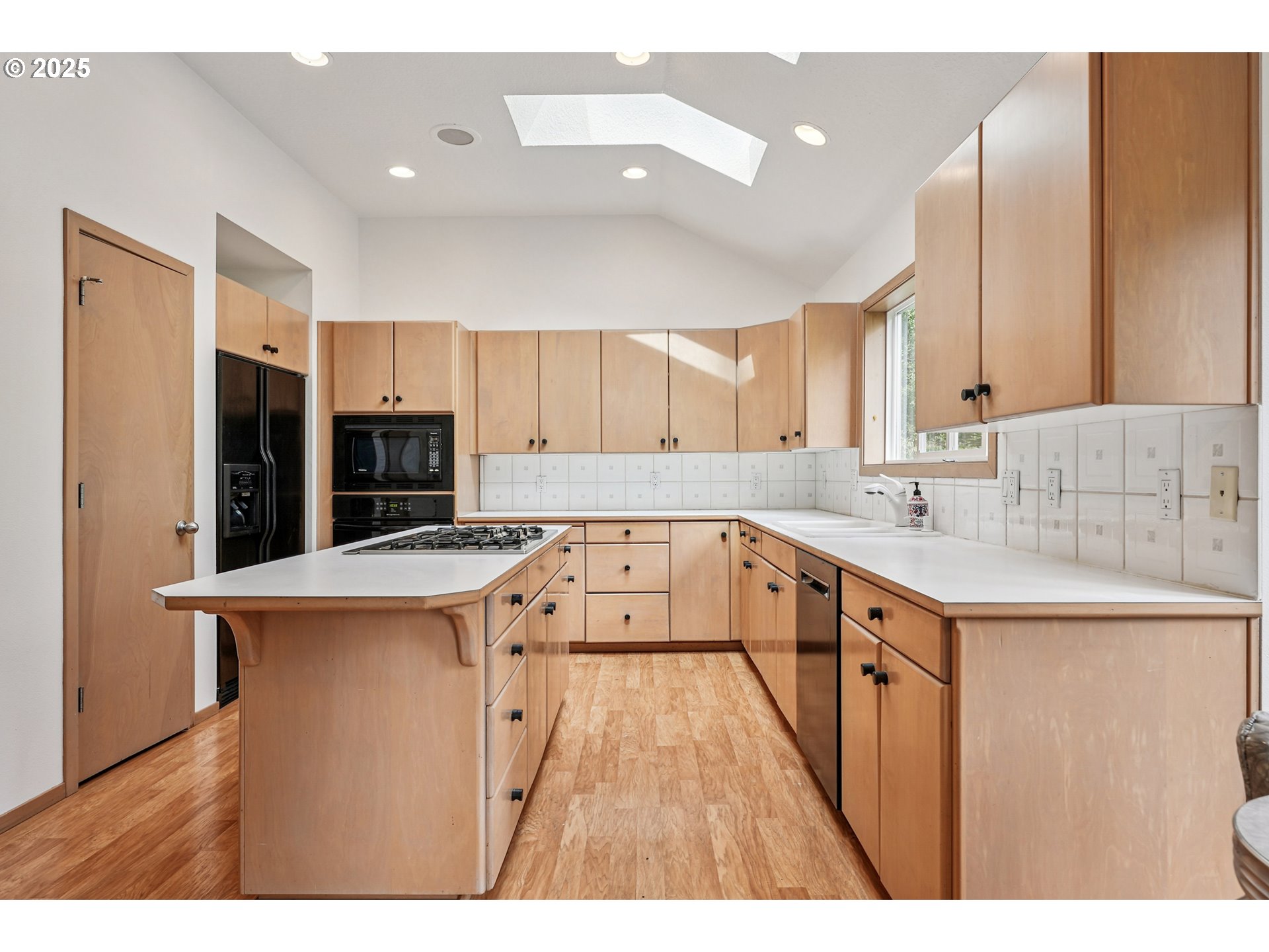 12 MONTICELLO DR