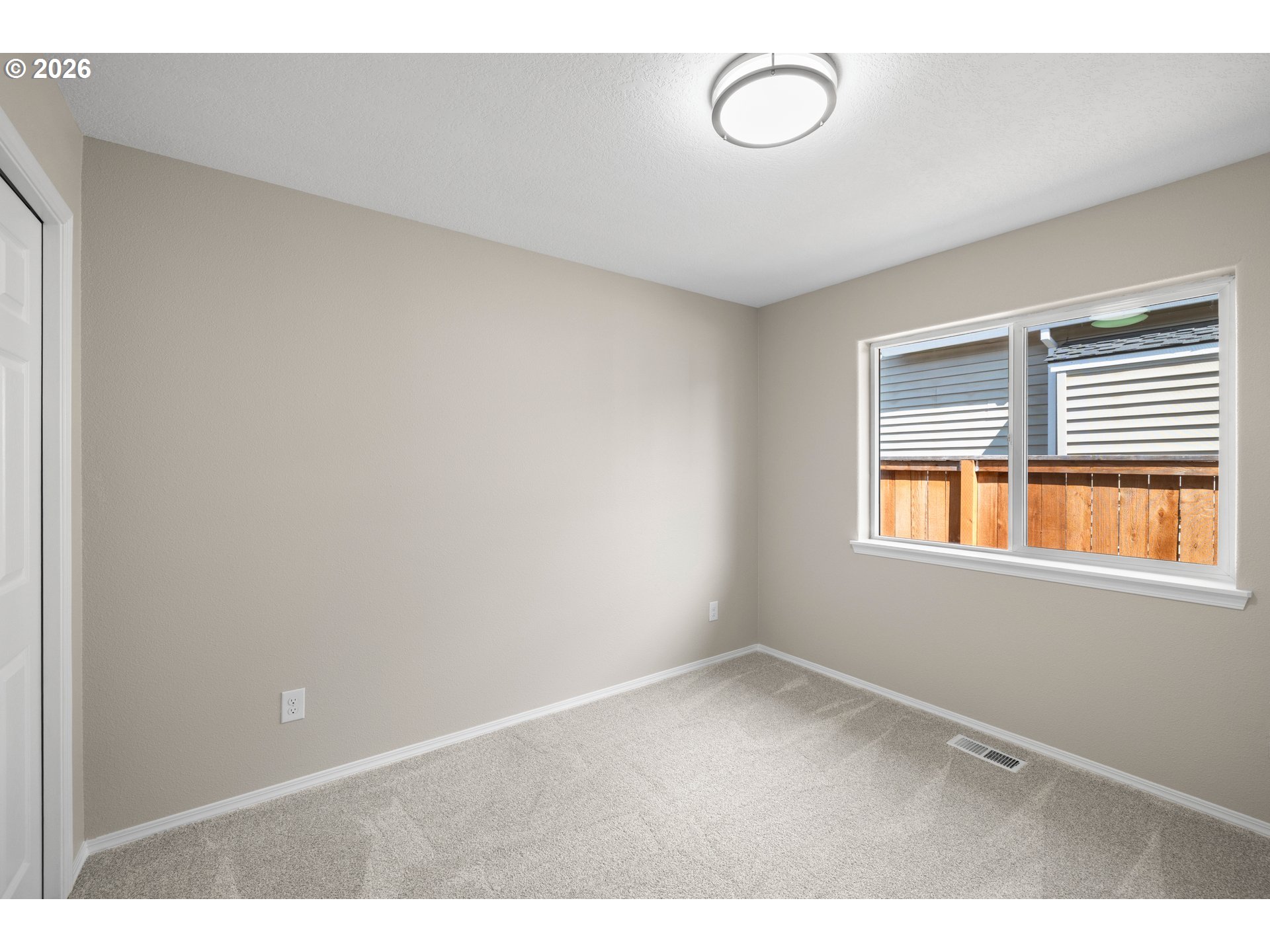 1295 NE SETTING SUN DR