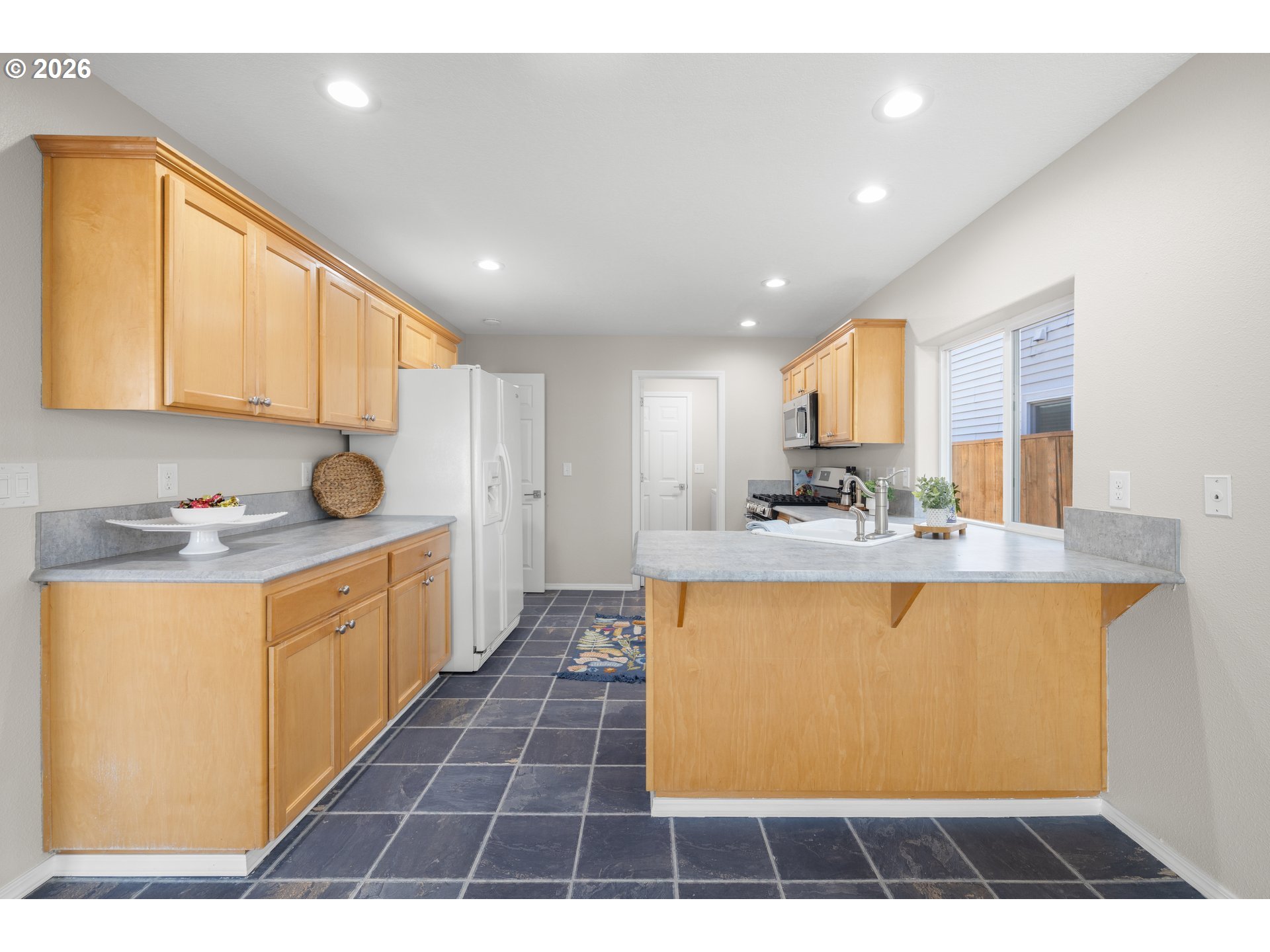 1295 NE SETTING SUN DR