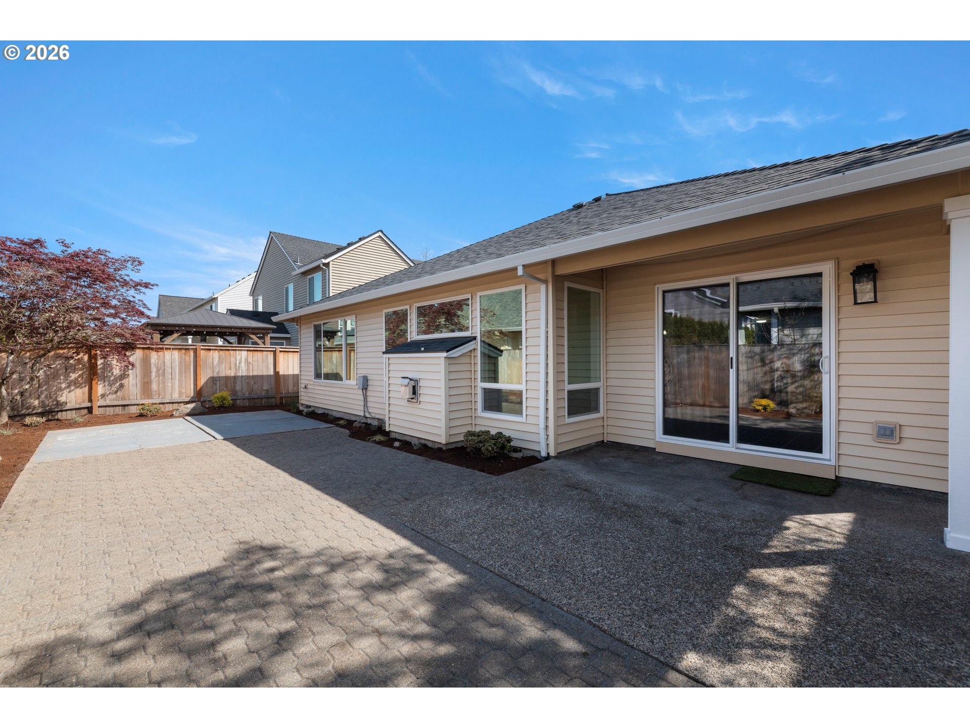 1295 NE SETTING SUN DR