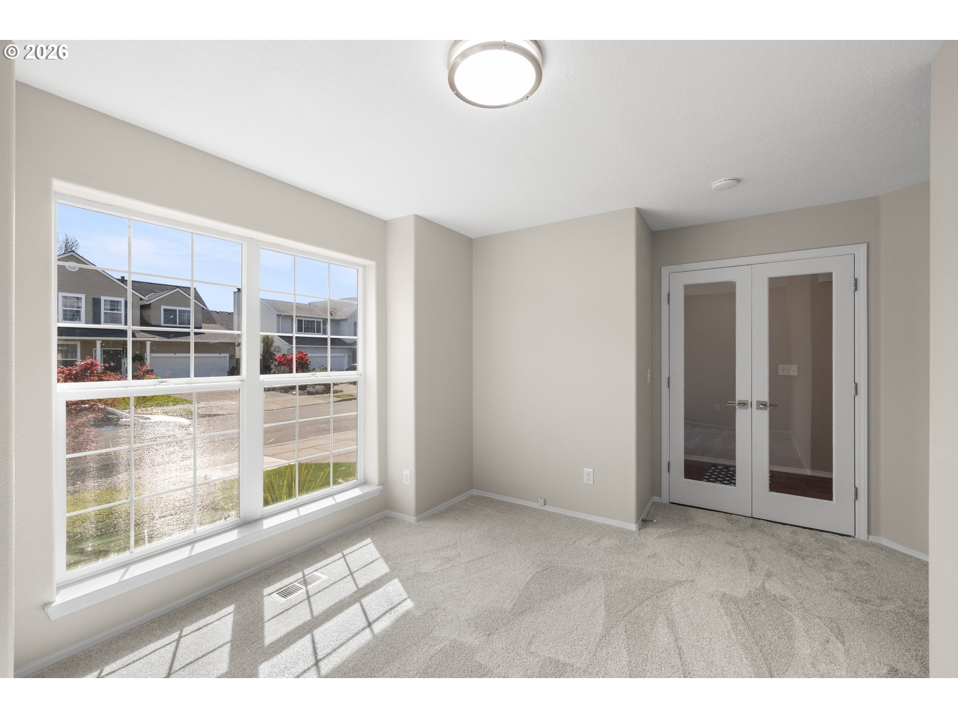 1295 NE SETTING SUN DR