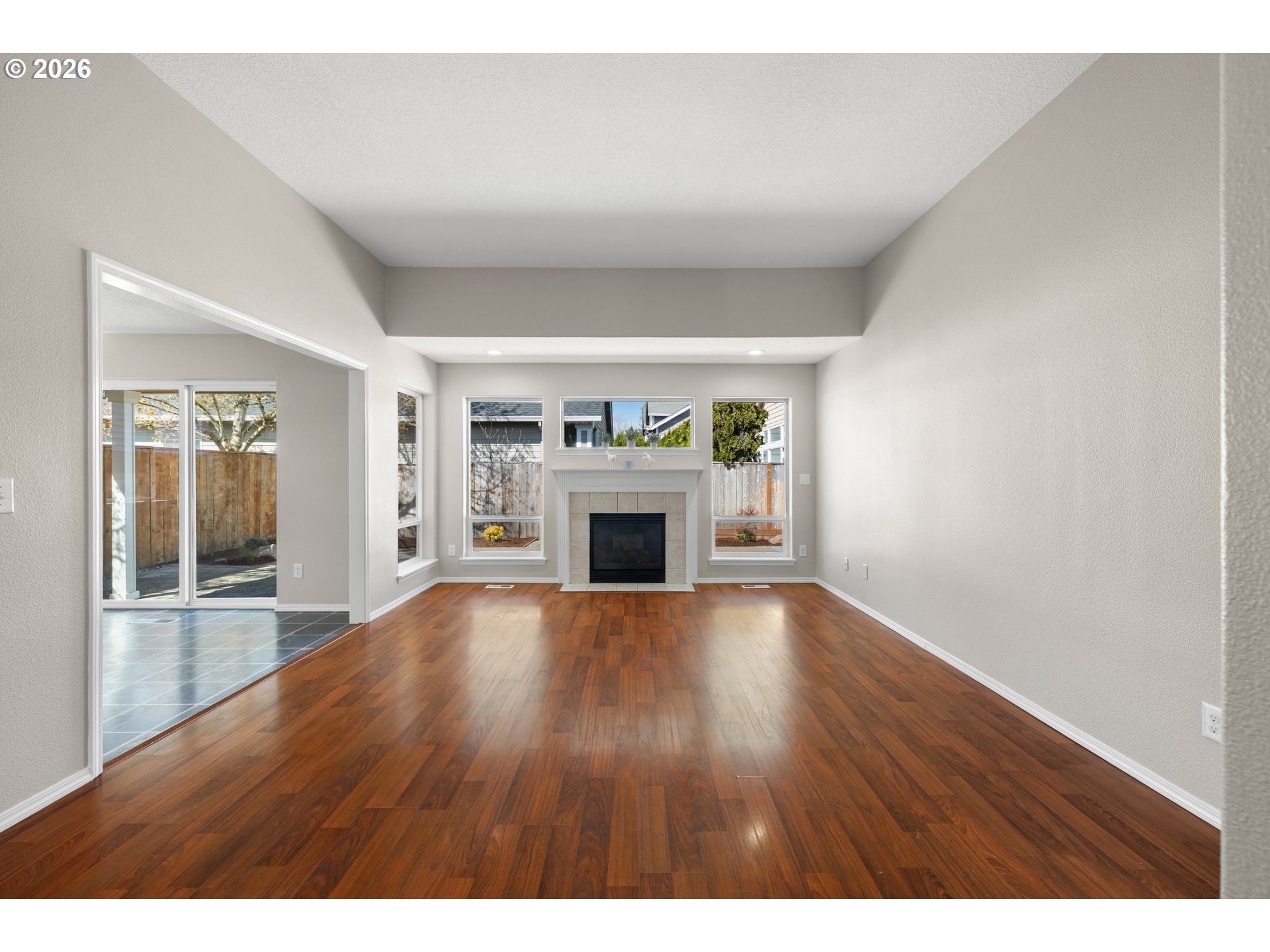 1295 NE SETTING SUN DR