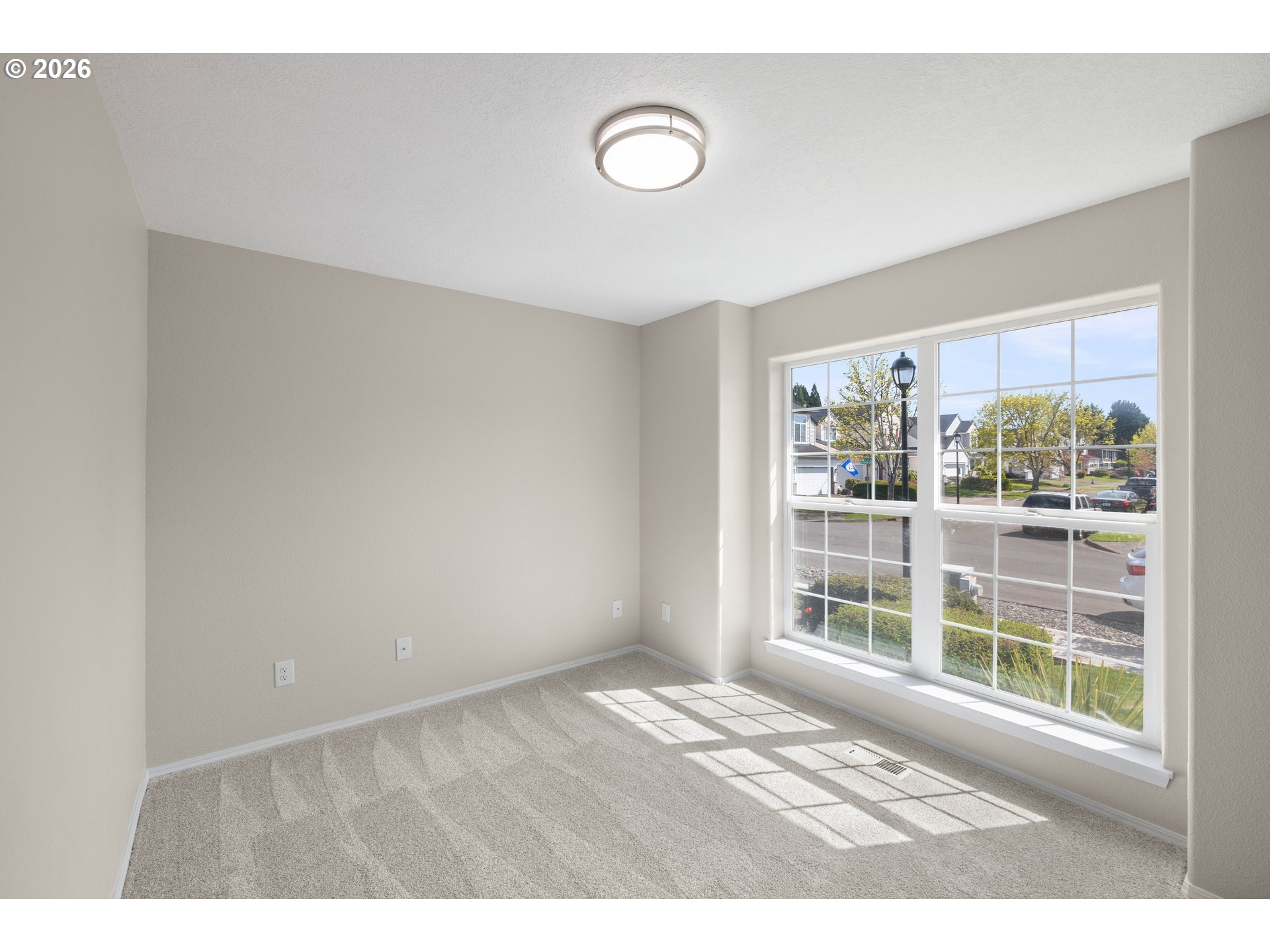 1295 NE SETTING SUN DR