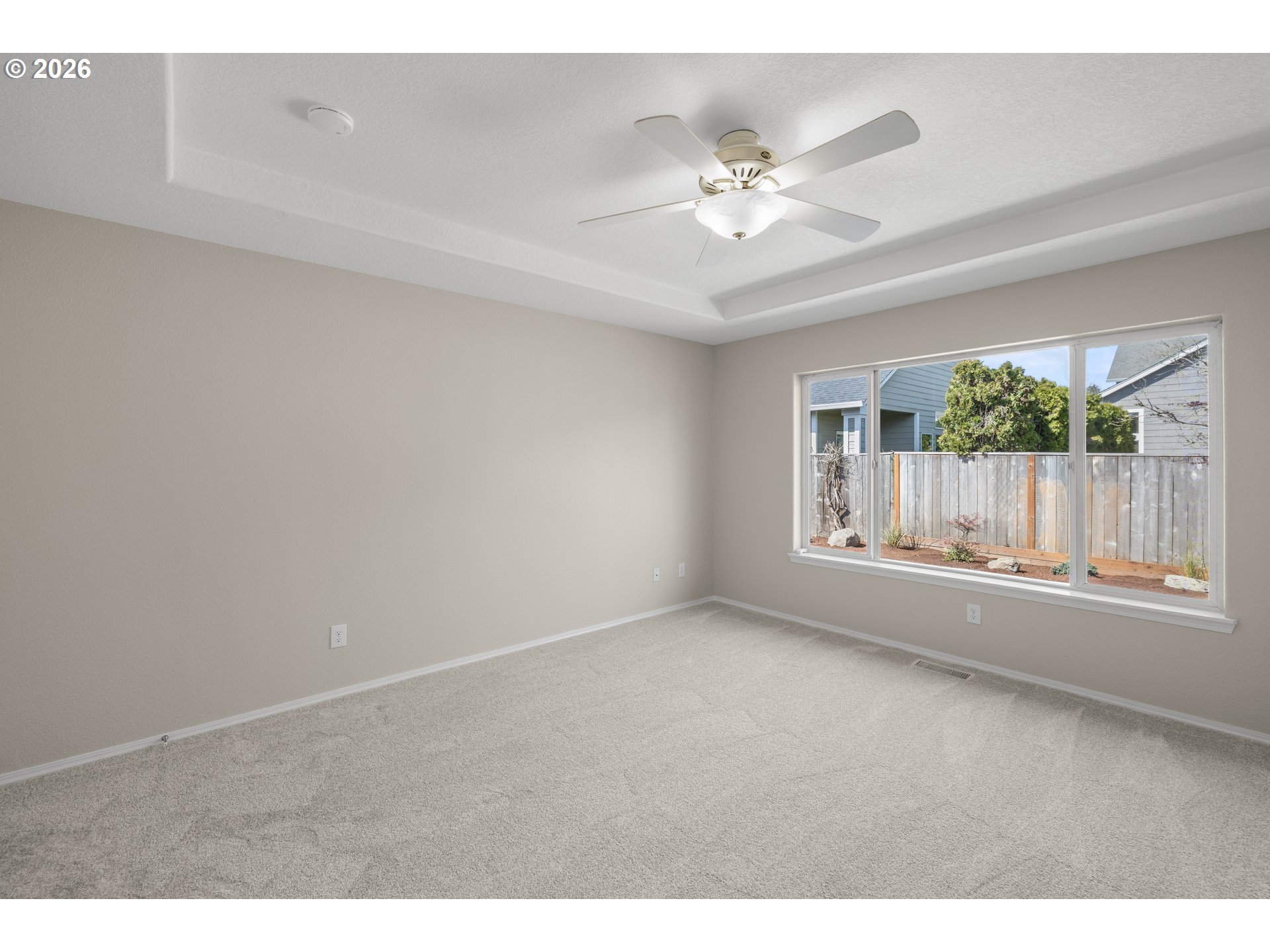 1295 NE SETTING SUN DR