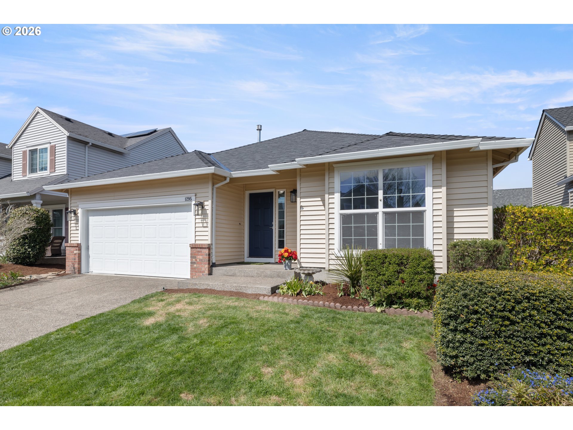 1295 NE SETTING SUN DR