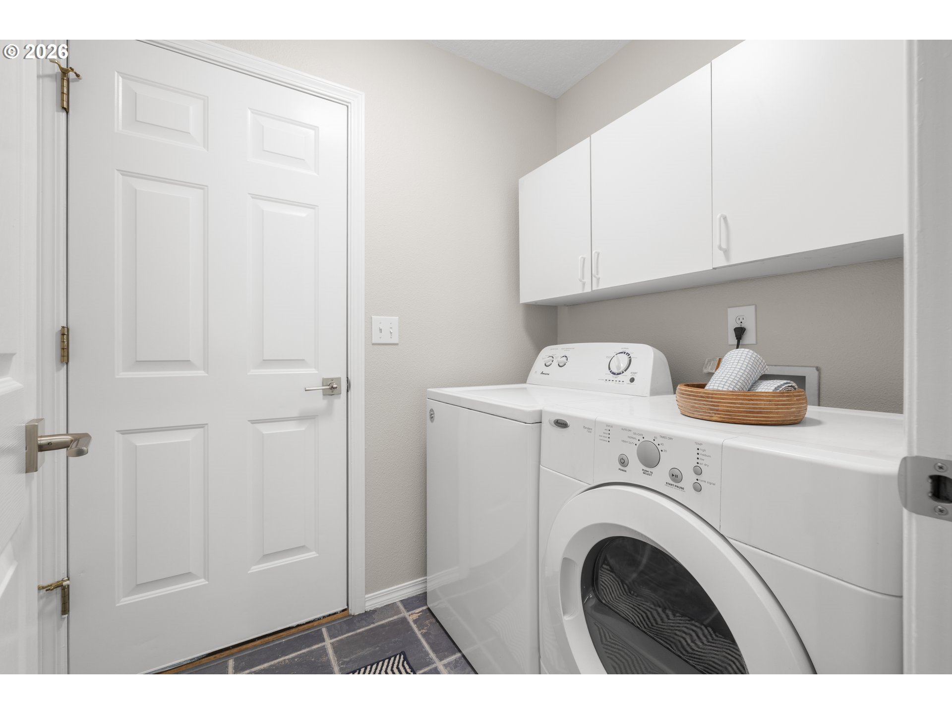 1295 NE SETTING SUN DR