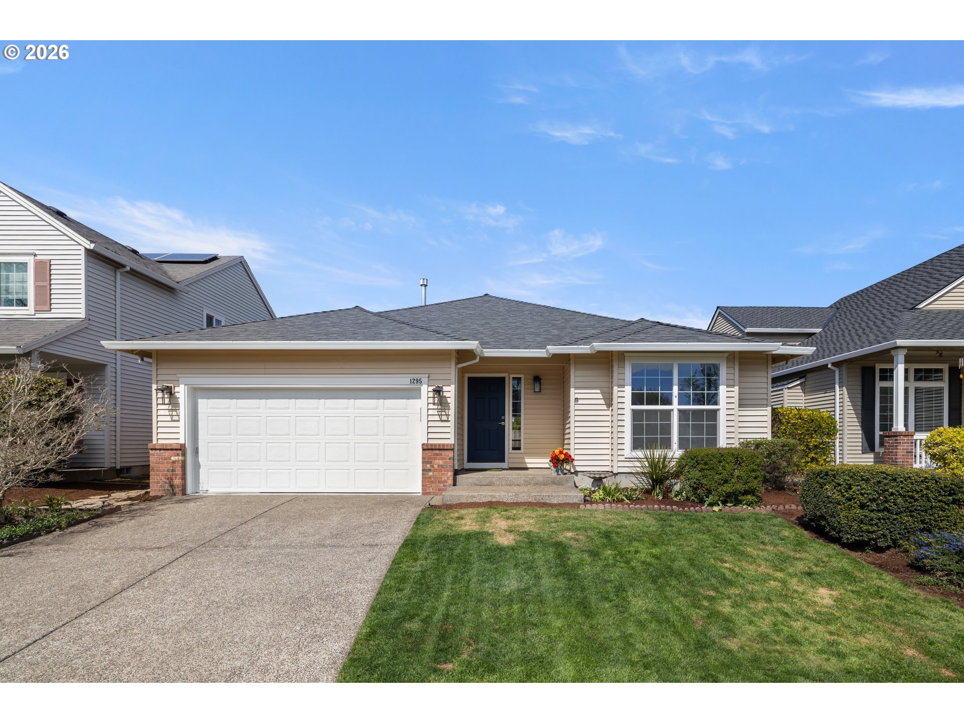 1295 NE SETTING SUN DR