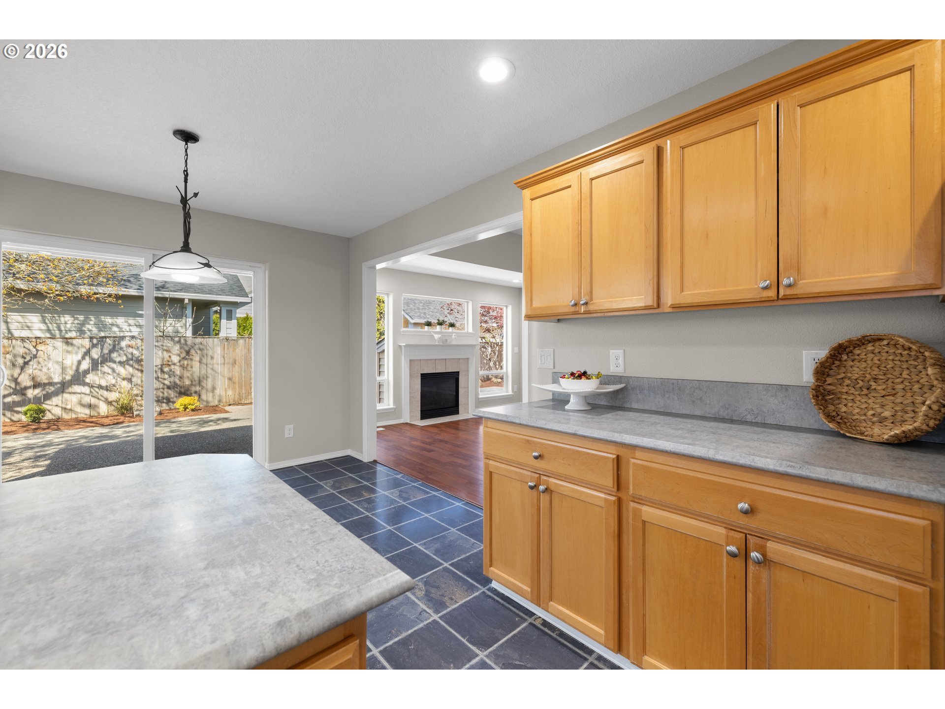 1295 NE SETTING SUN DR